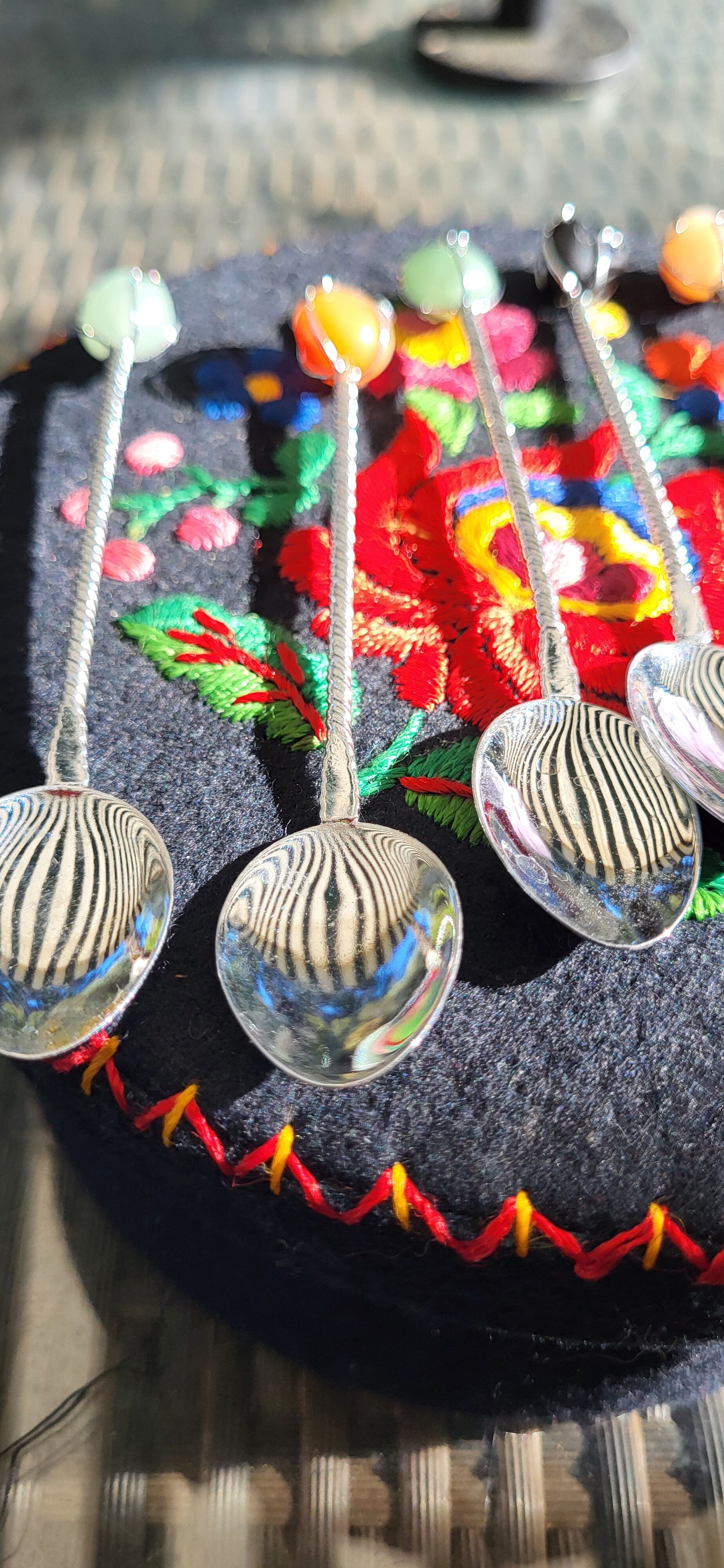 Lot of 6 vintage teaspoons with stones.