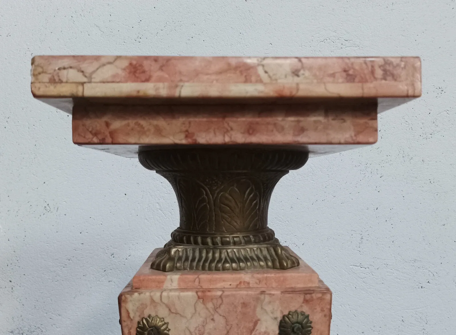 High Louis XVI column in marble and bronze