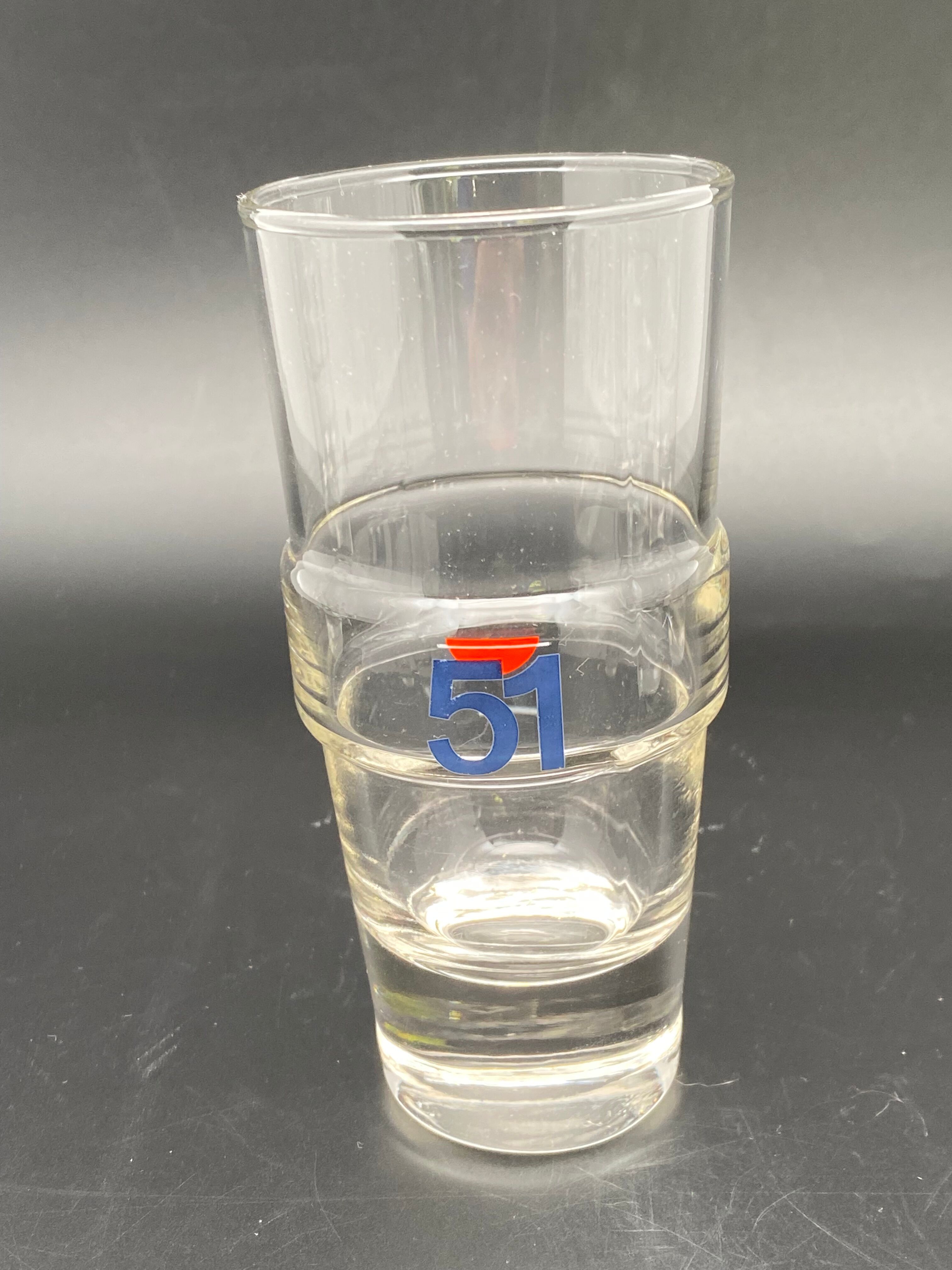 Aperitif service pastis ricard