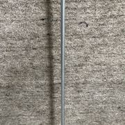 Lampadaire minimaliste en fonte et métal chromé