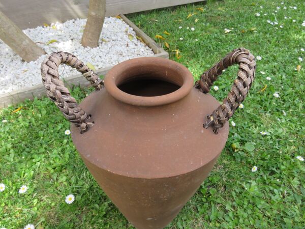 Pot de fleurs en terre cuite, anses en rotin années 30 40