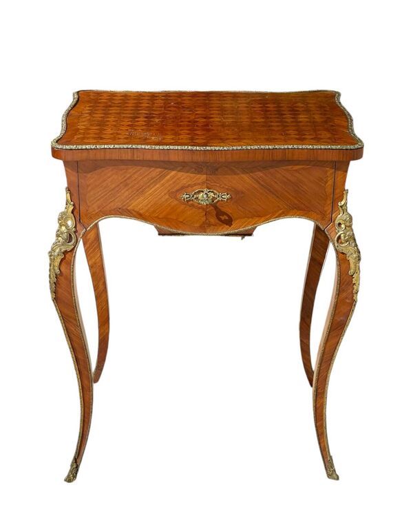 Table d’appoint / Travailleuse Style Louis XV