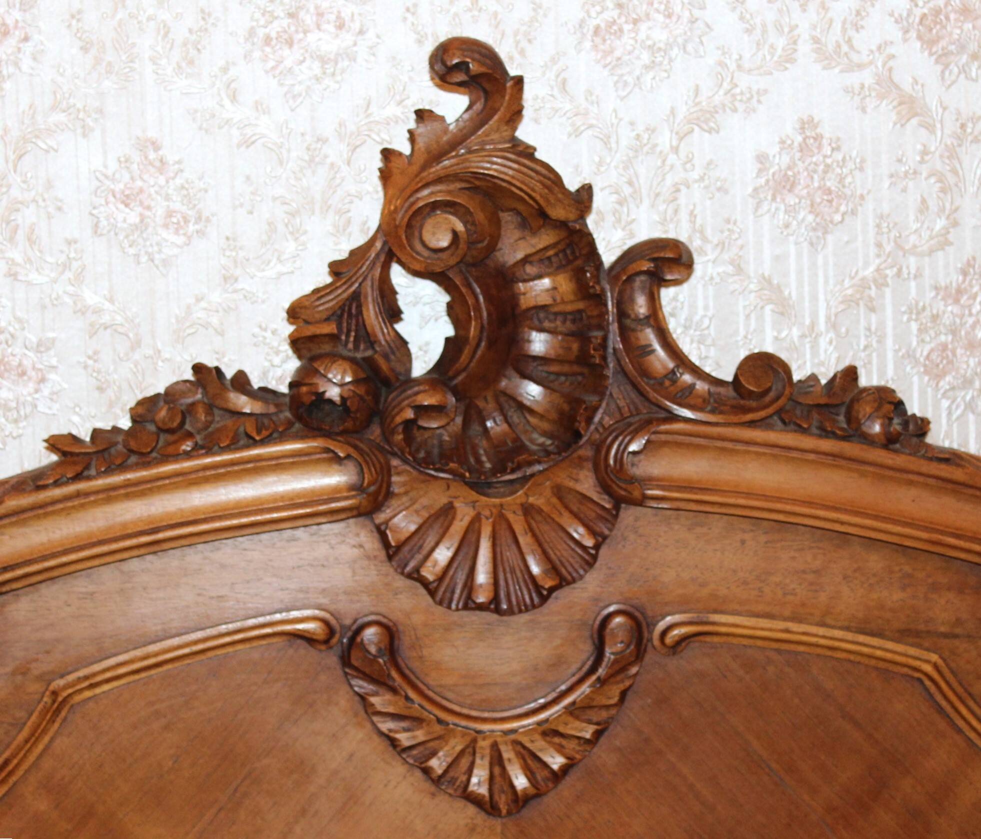 Walnut rocaille bed from the early 20th century.