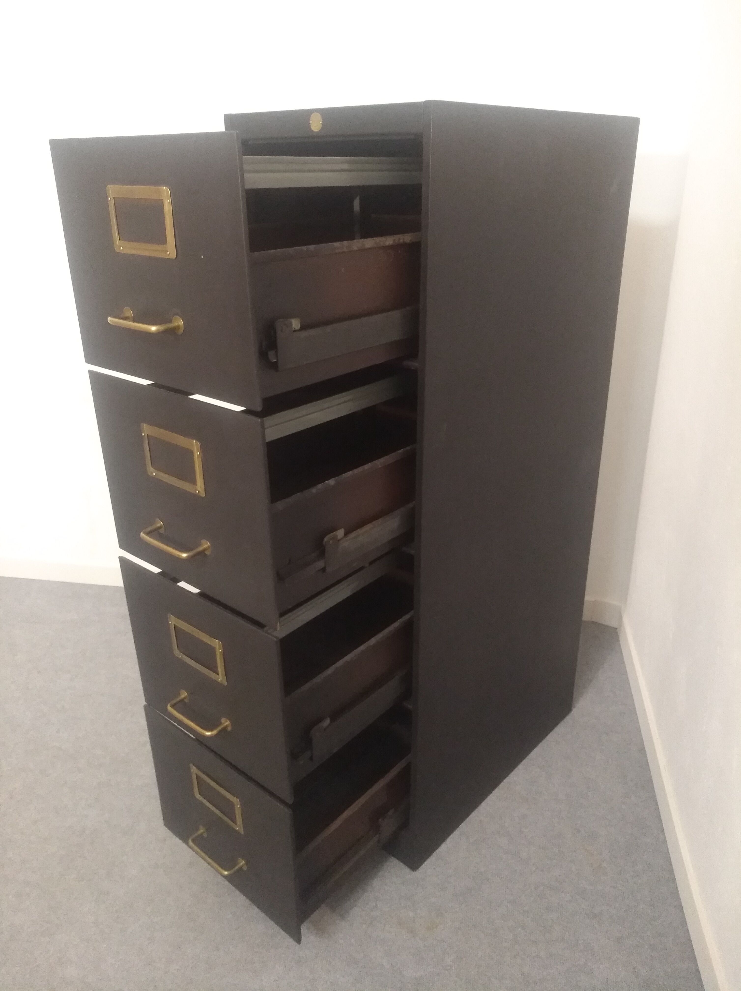 Metal furniture with Ronéo drawers