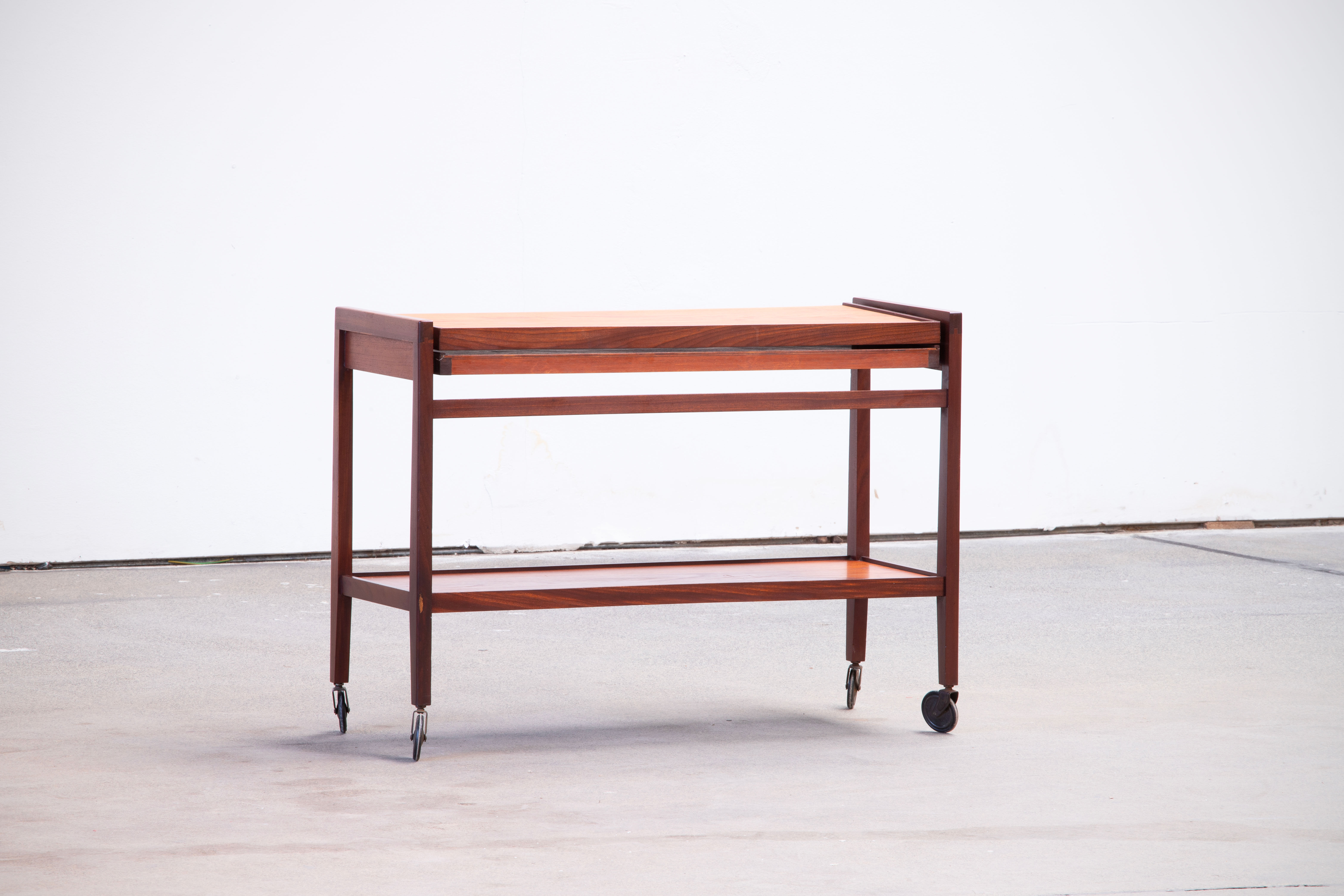 Retractable scandinavian dessert 99cm