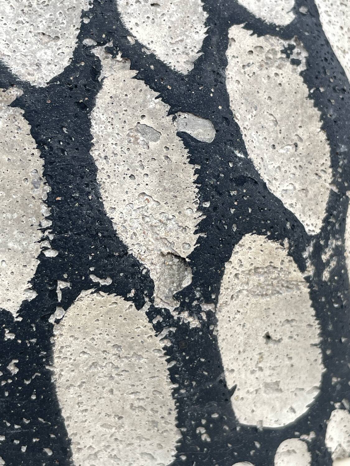 Cache-pot or planter in cement - tripod, brutalist - 1950