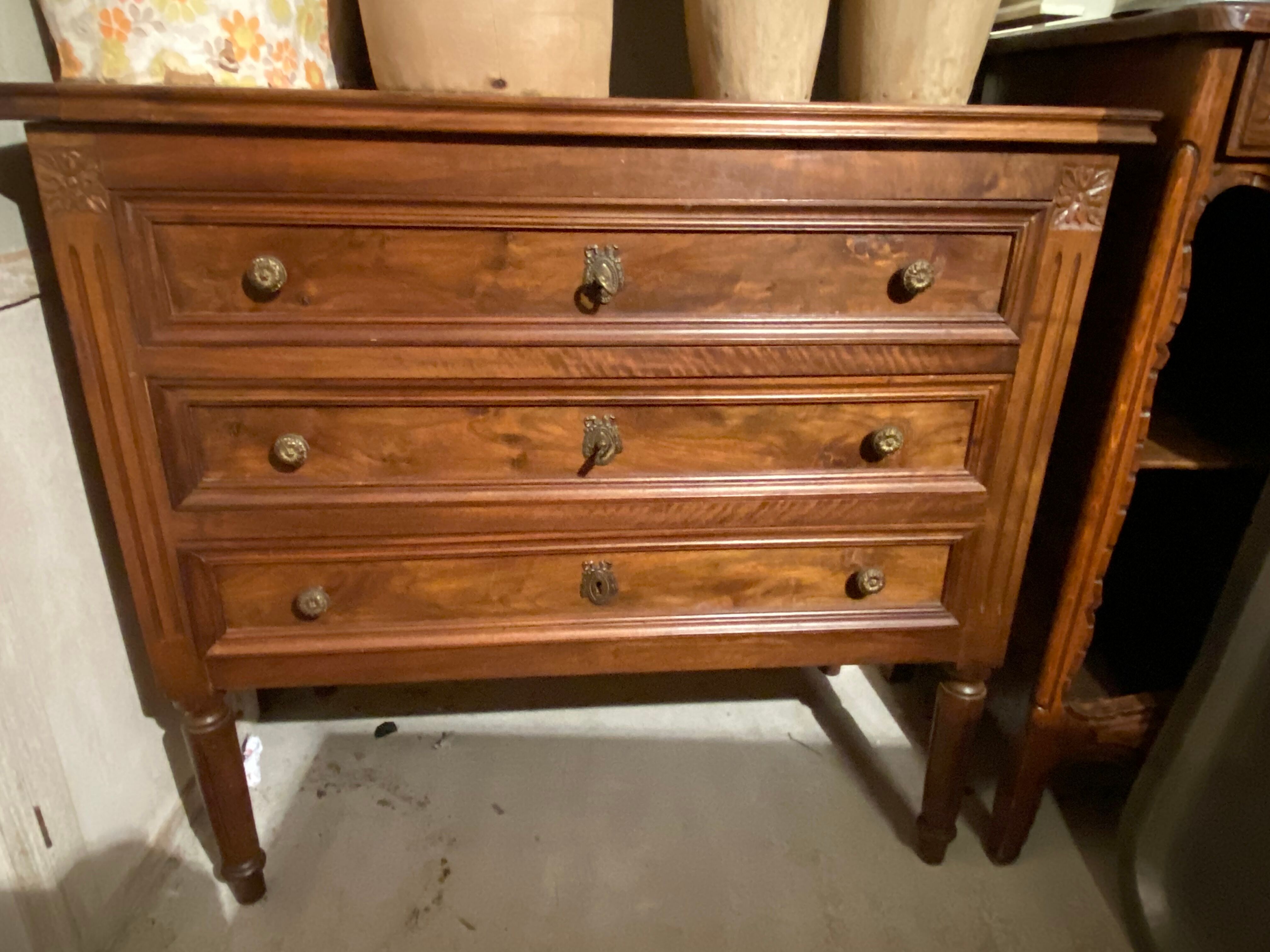Antique chest of drawers