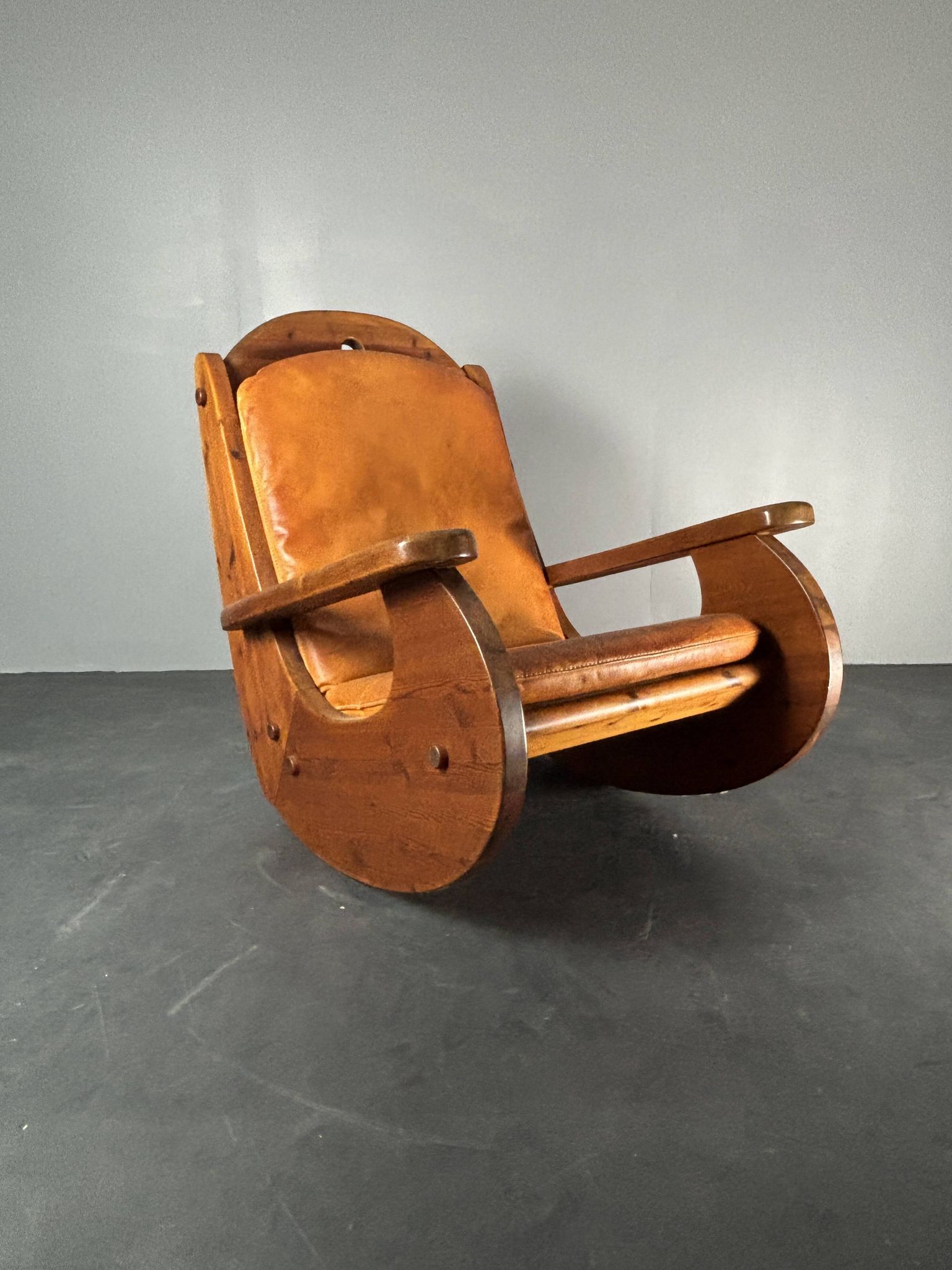 Brutalist pine rocking lounge chair with leather seat by Wasa 1984