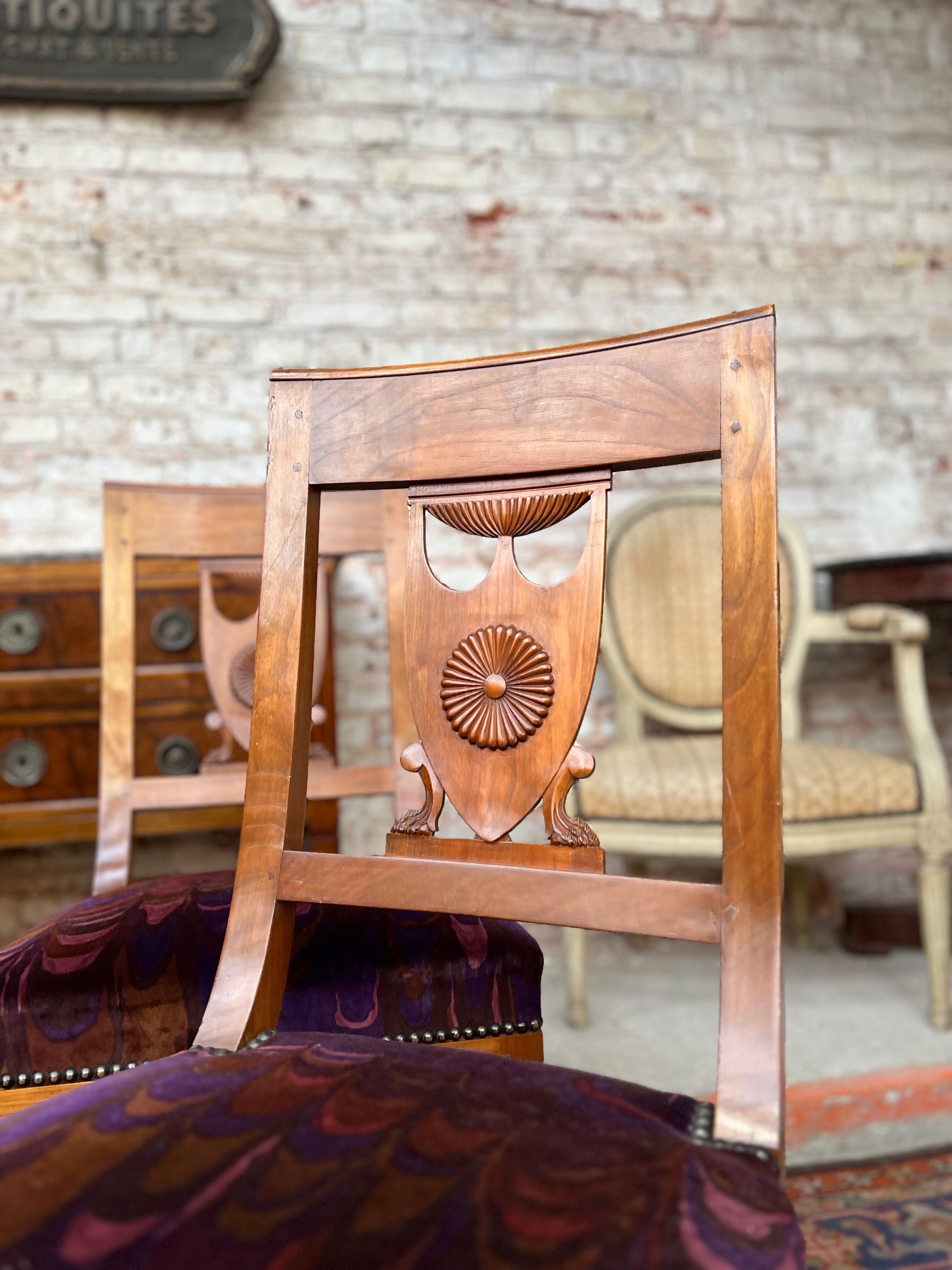 Suite de six chaises en bois naturel de style empire