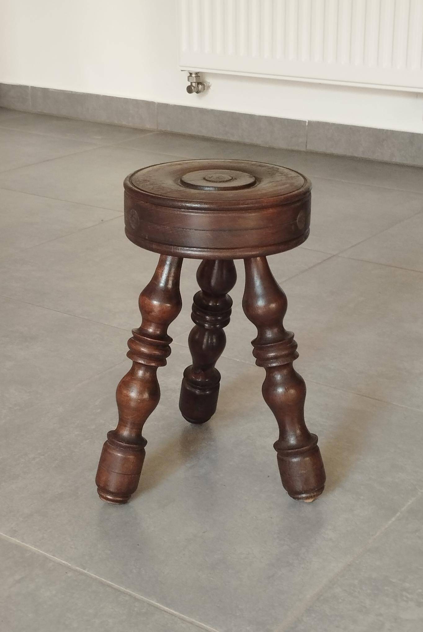 Tabouret tripode vintage, Art Populaire