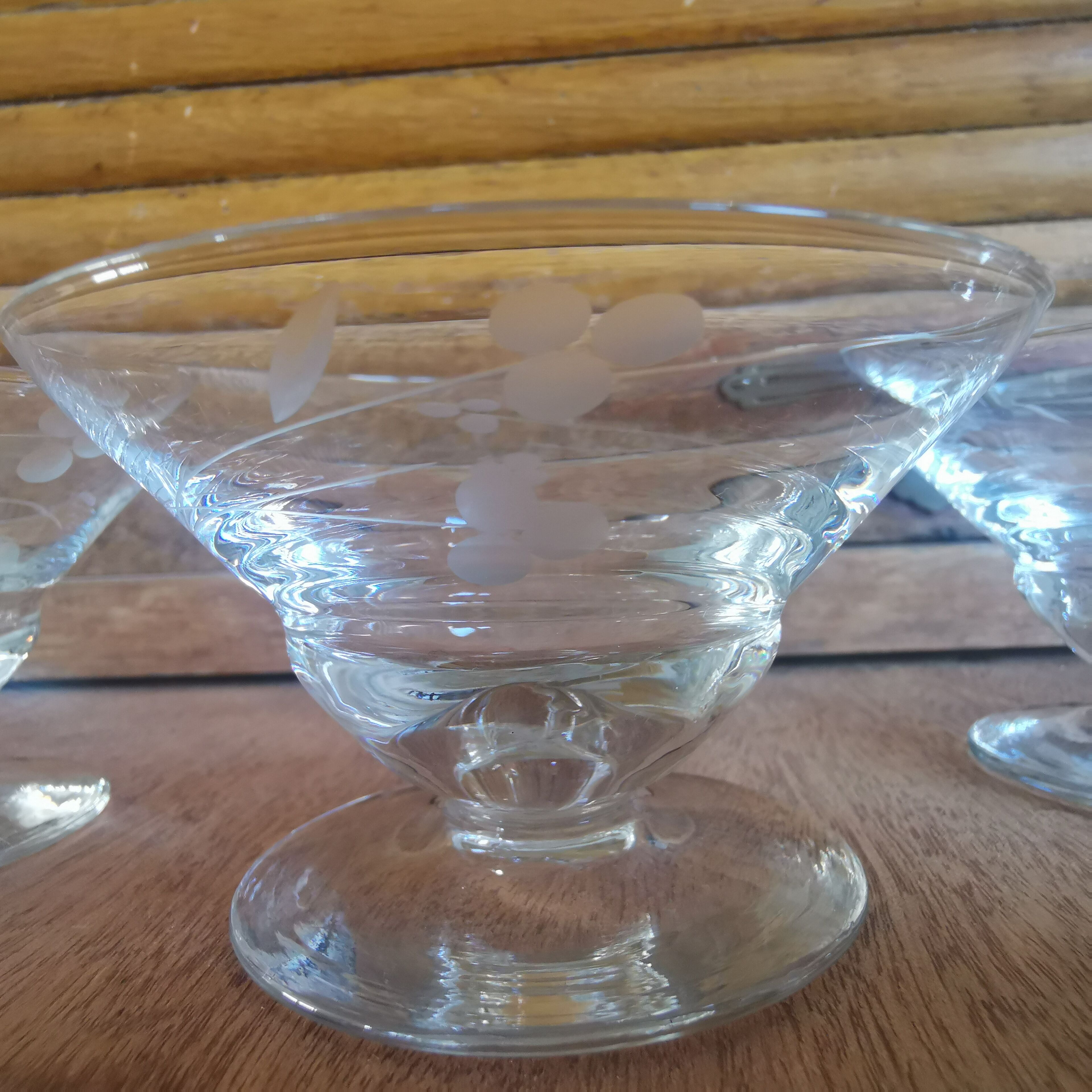 5 champagne glasses in vintage engraved glass