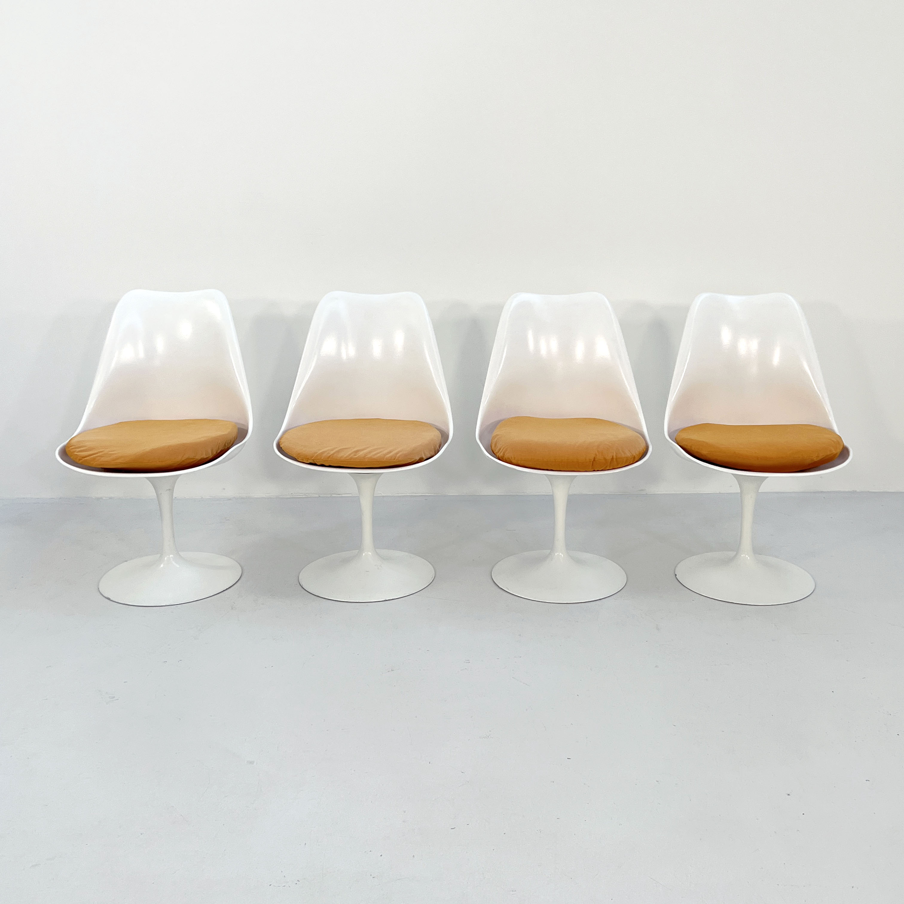 Set of 4 Tulip chairs by Eero Saarinen for Knoll, 1970