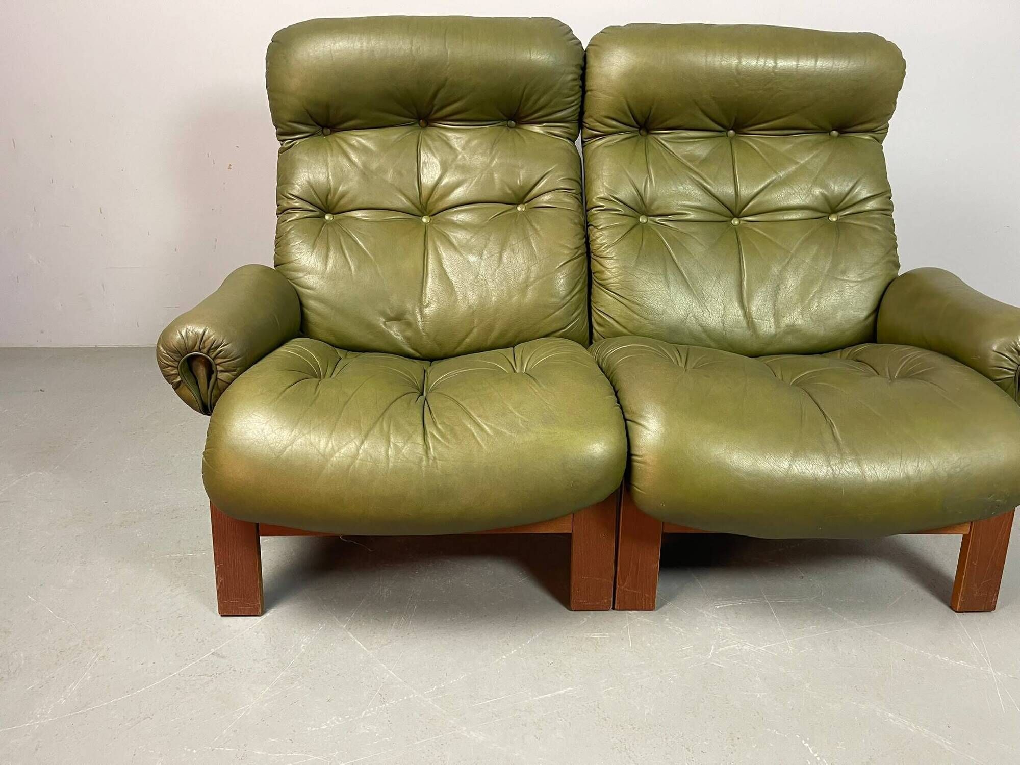 Supercomfy Scandinavian Rybo Rykken Olivegreen Leather 2-Seater Ry-Wing