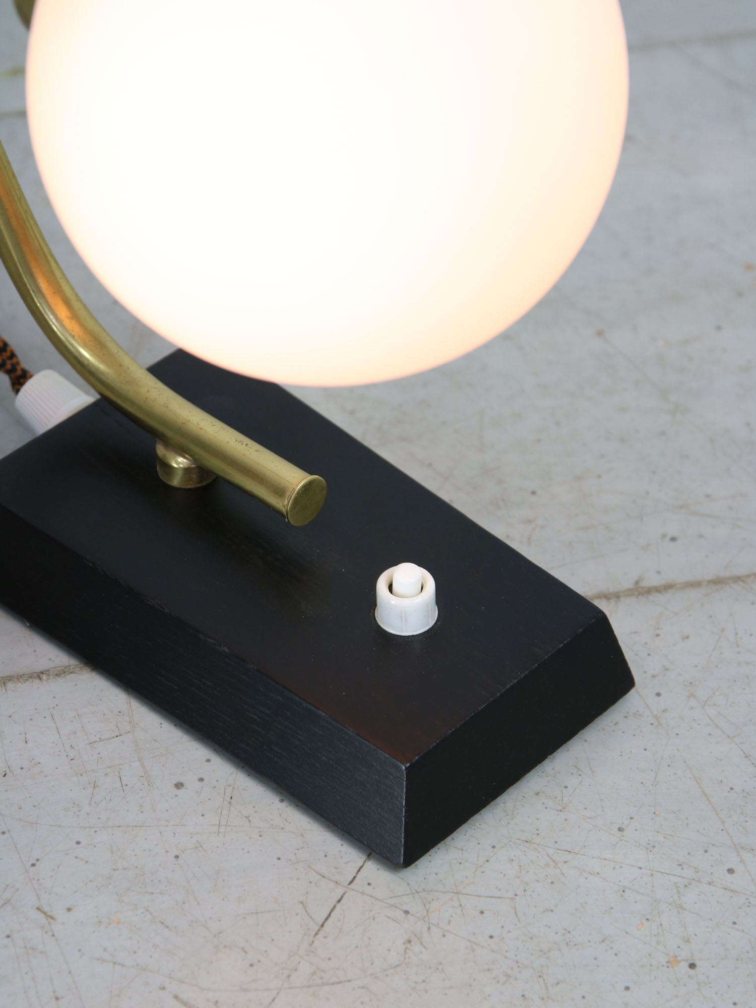Mid-century Table Lamp in Brass & Opaline