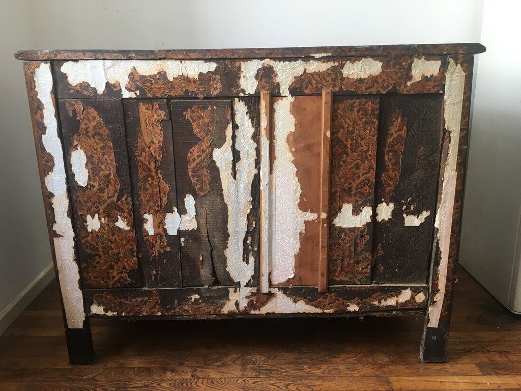 18th century Lyonnaise Louis XV walnut dresser