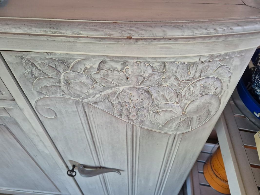​Buffet bas Art Déco en bois patiné