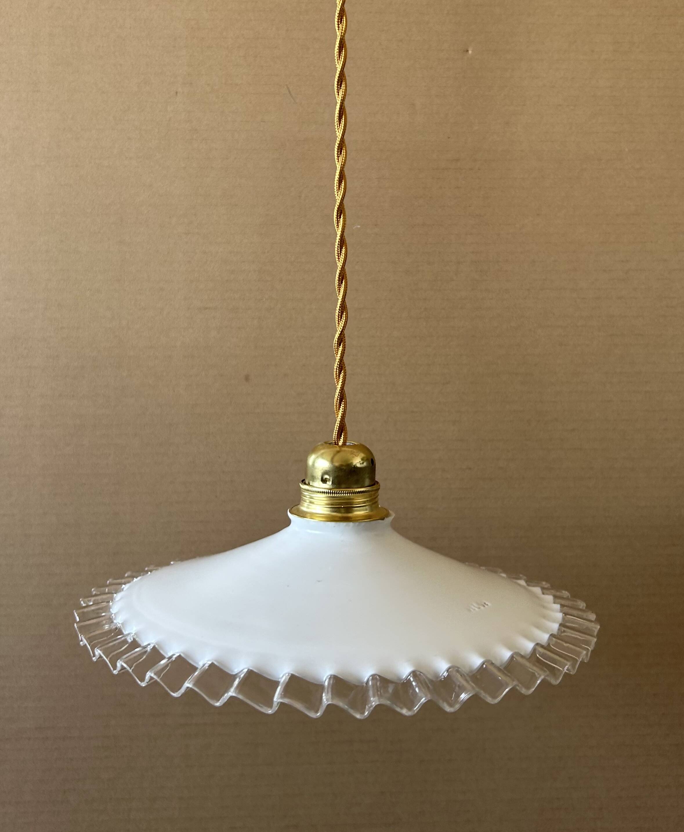 Suspension opaline ancienne