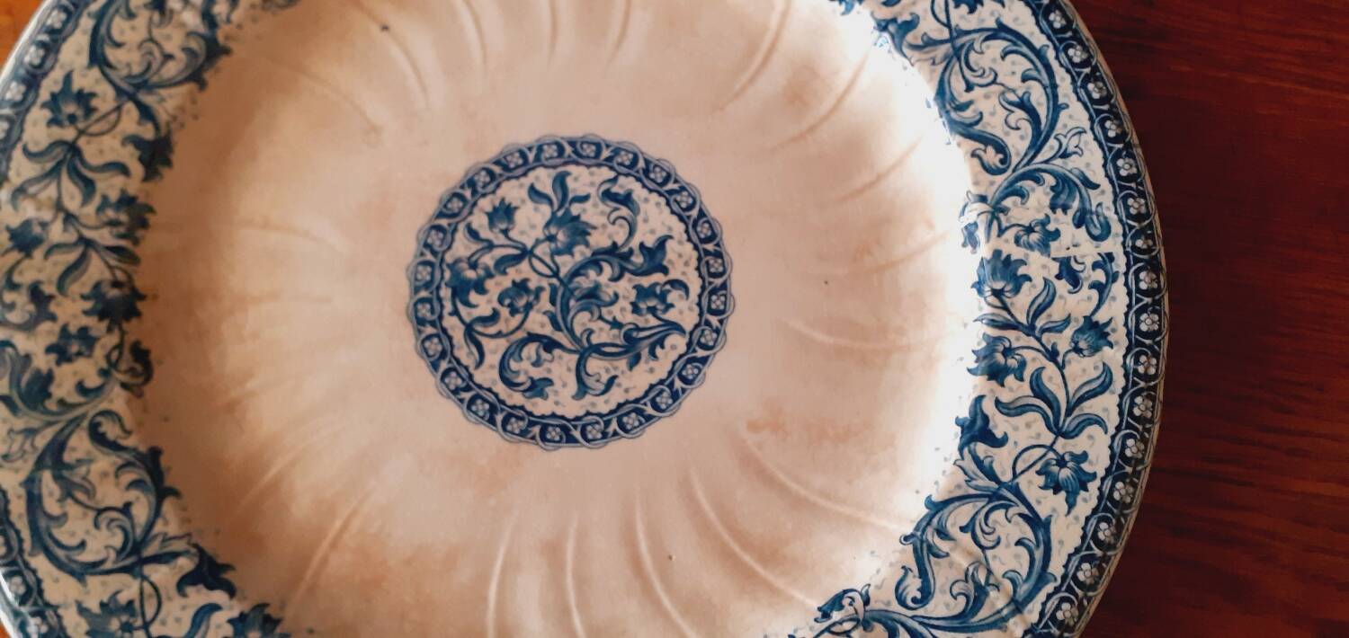 Gien earthenware serving dish circa 1880