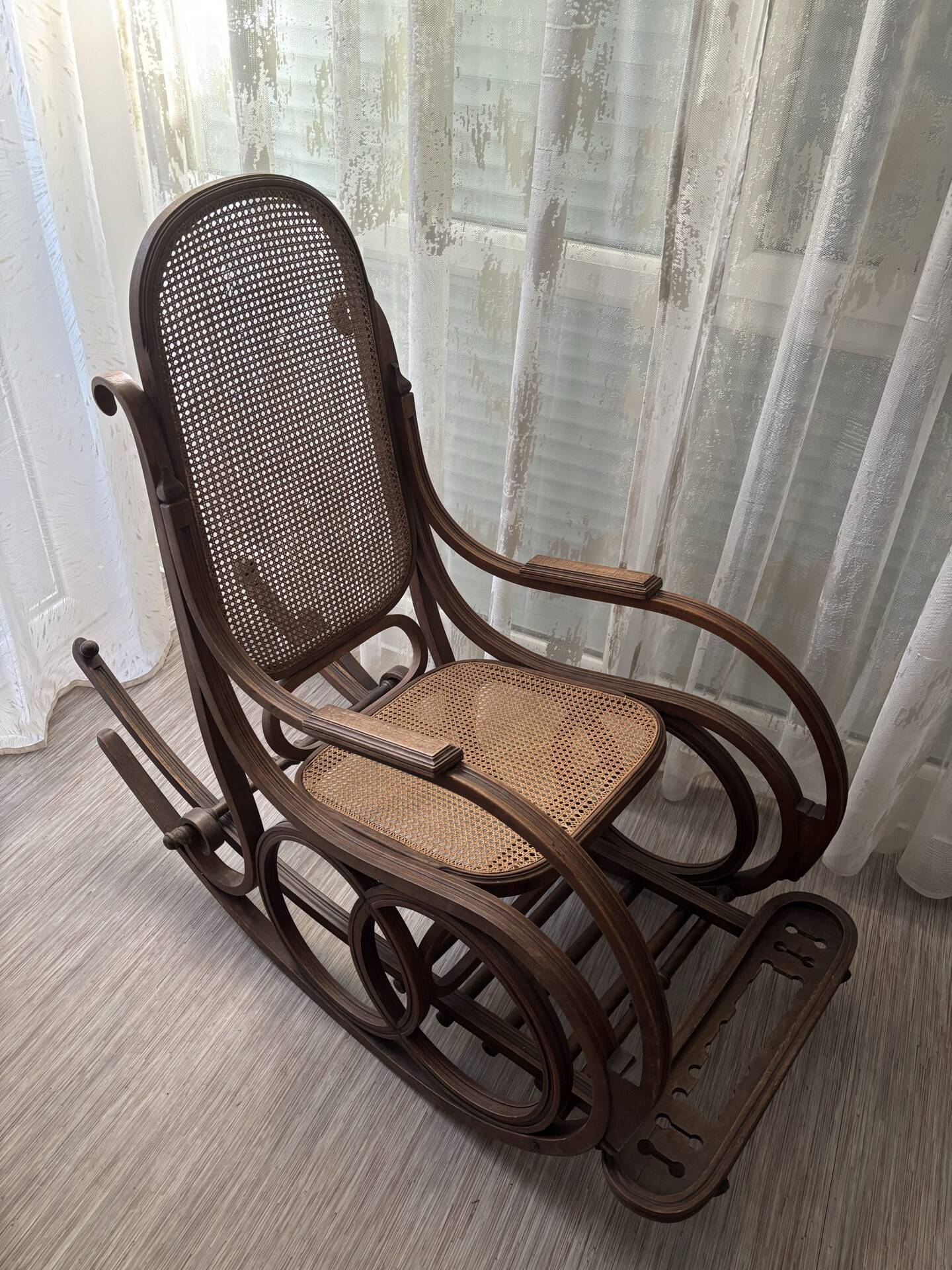 Thonet rattan rocking chair from the 1920s.