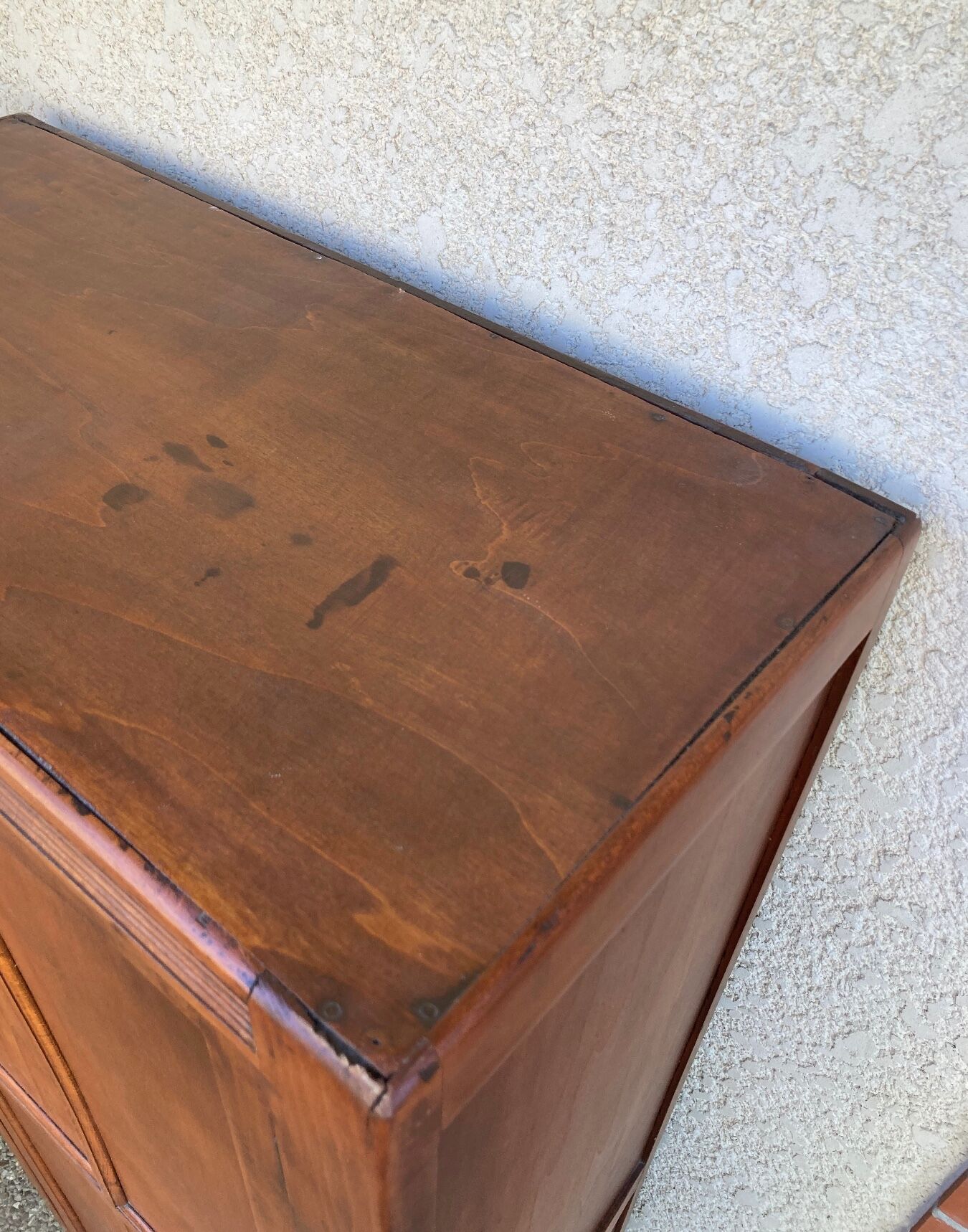 Old Parisian bonnetière