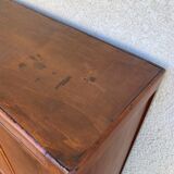 Old Parisian bonnetière