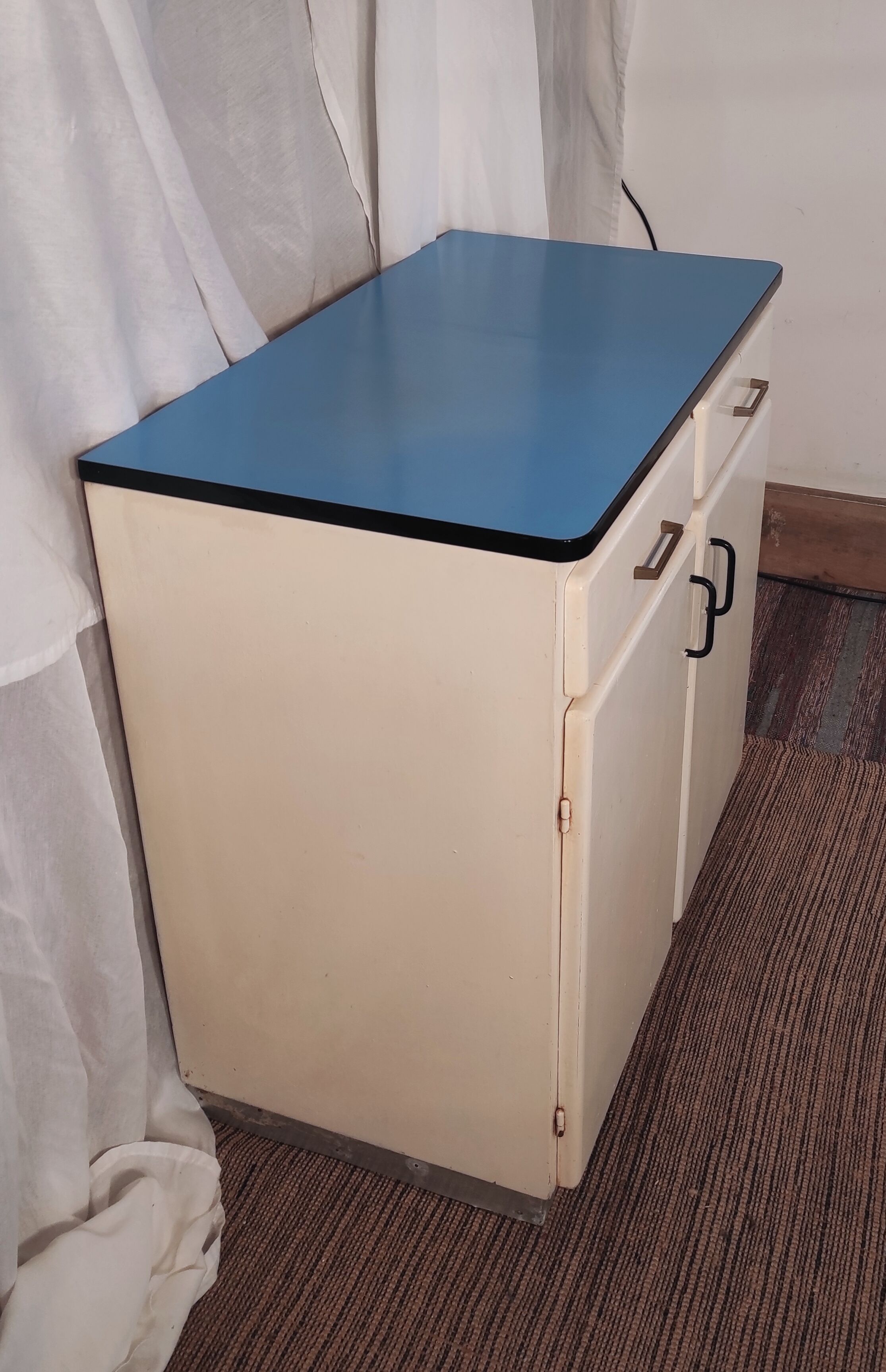 Mado furniture in blue formica two doors