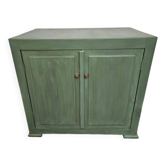 Low cabinet with 2 doors