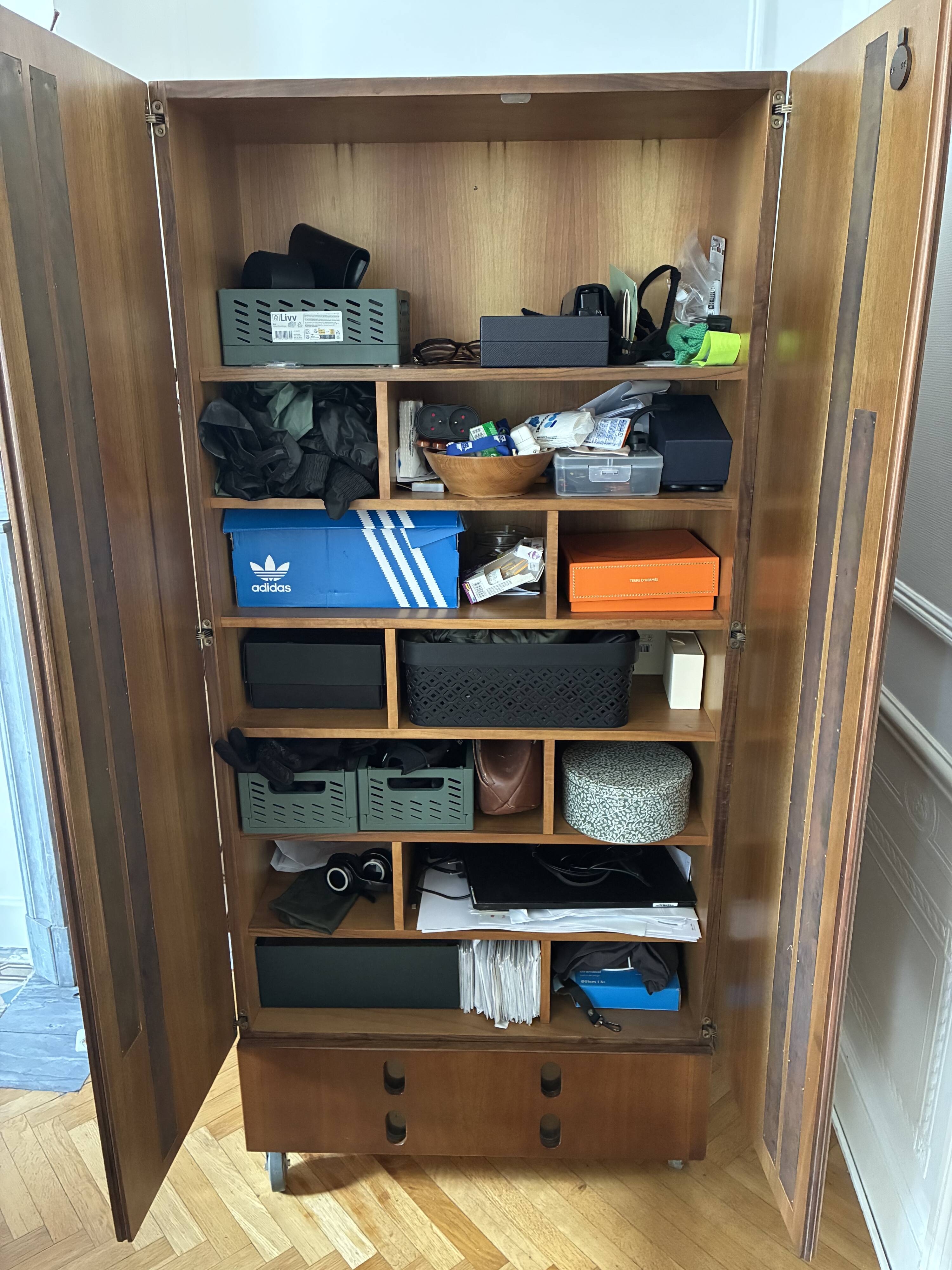 1 cabinet-garderobe signée Roncalli Architetto - 1967: