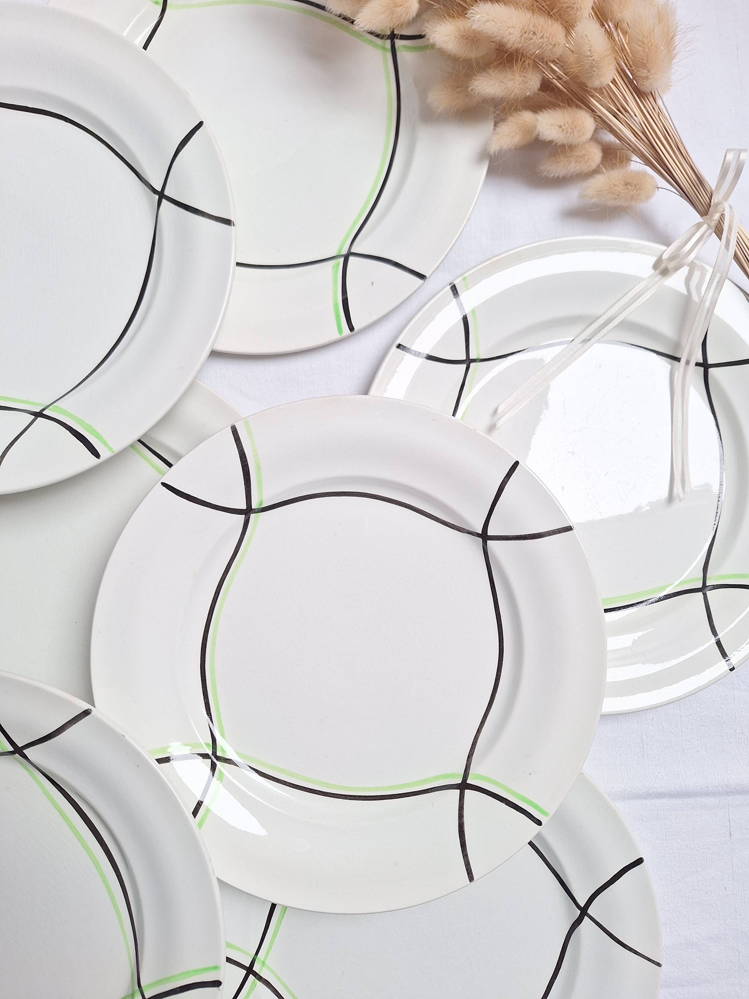 Flat plates St Amand model Bayonne white, green and black.