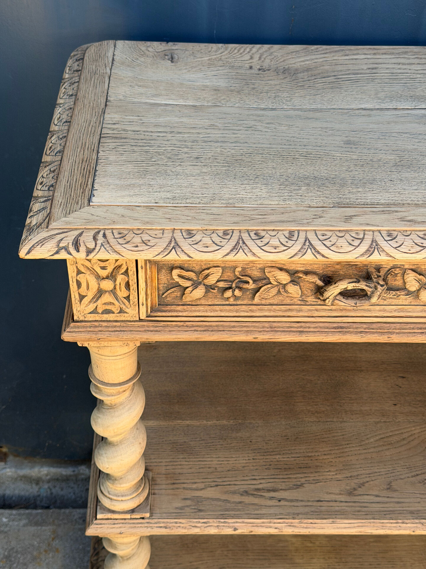 Console chêne brut massif décor végétal sculpté fin XIXe
