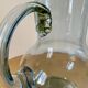 Pichet à eau en verre soufflé bleu style Biot
