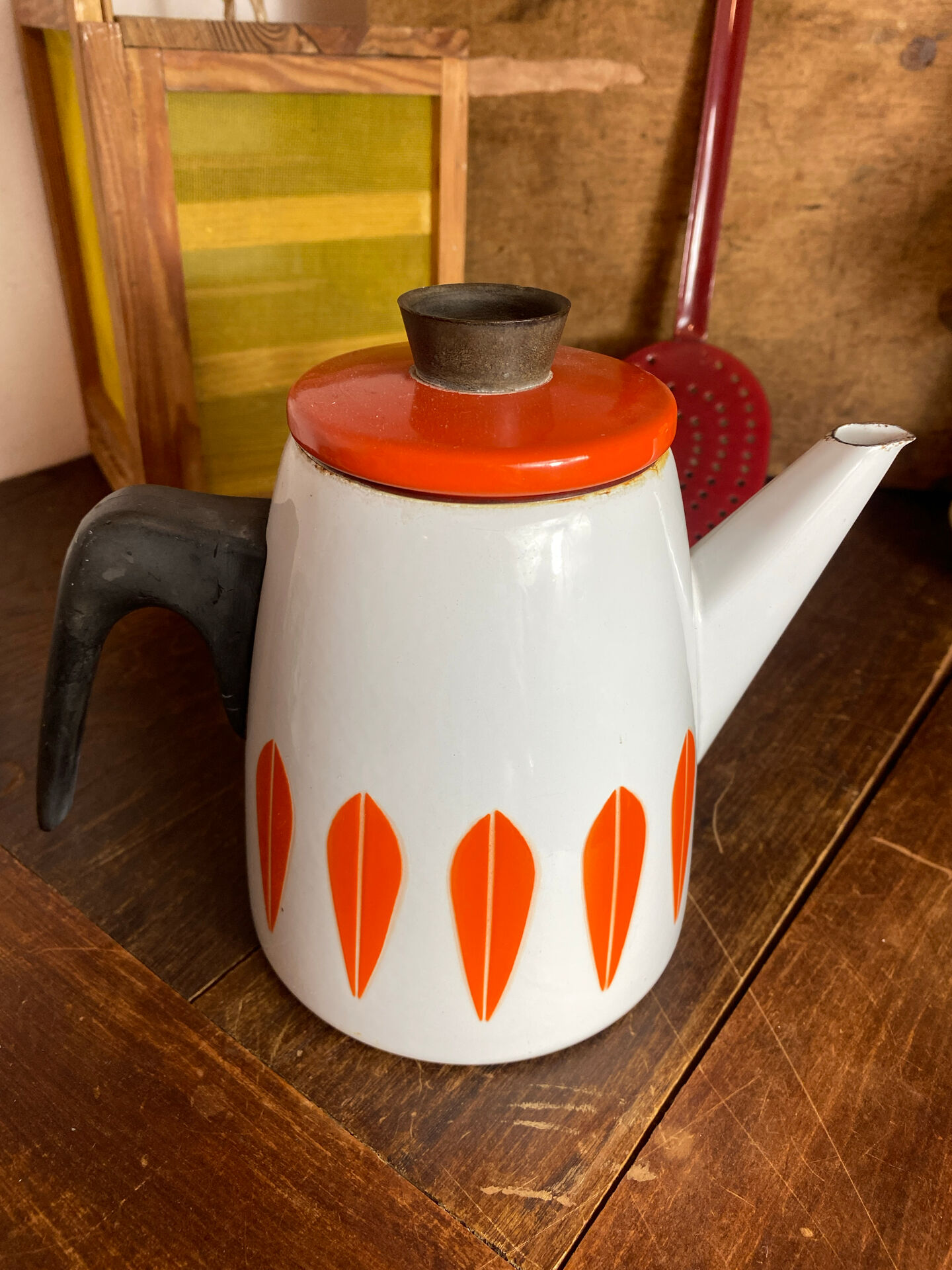Scandinavian teapot Lotus Cathrineholm