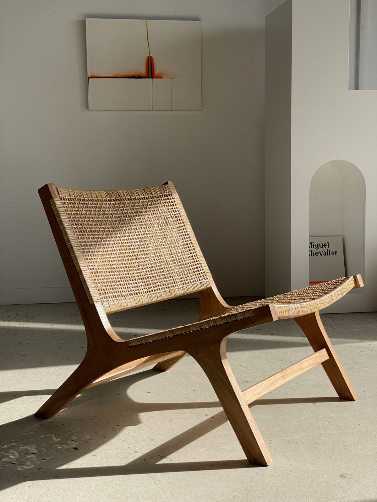 Reclining armchair in natural wood and woven rattan