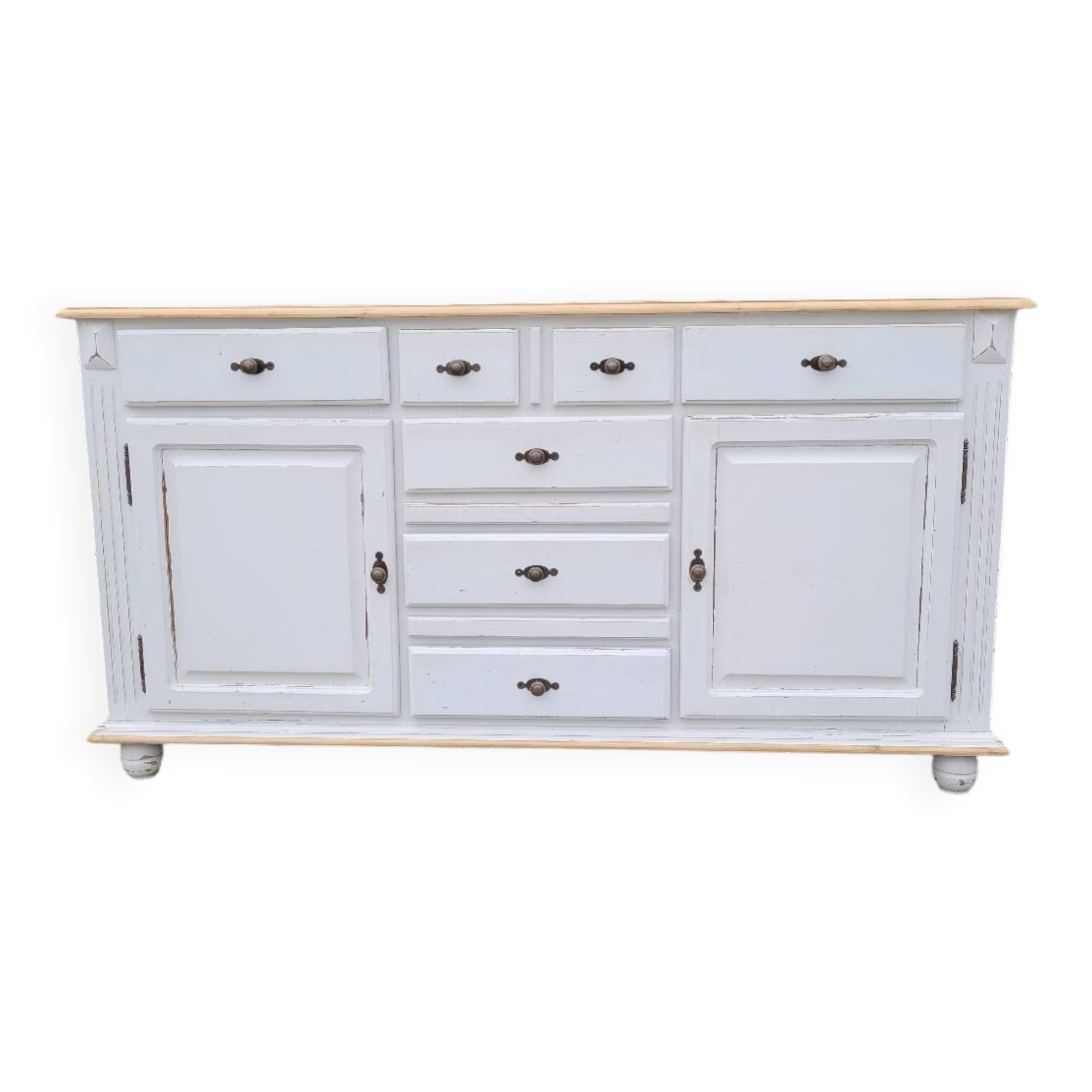 Buffet en bois patiné blanc