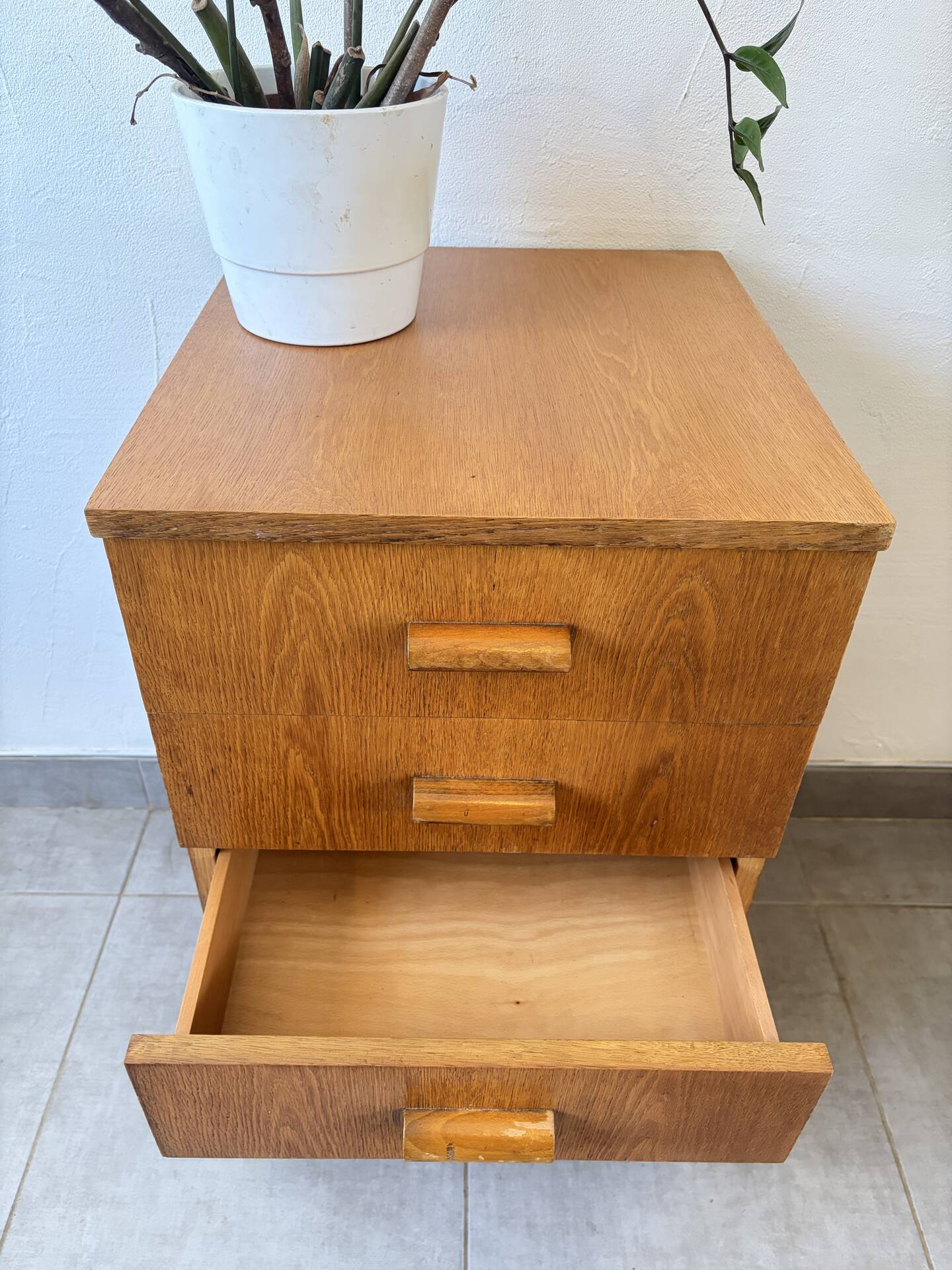Vintage chest of drawers