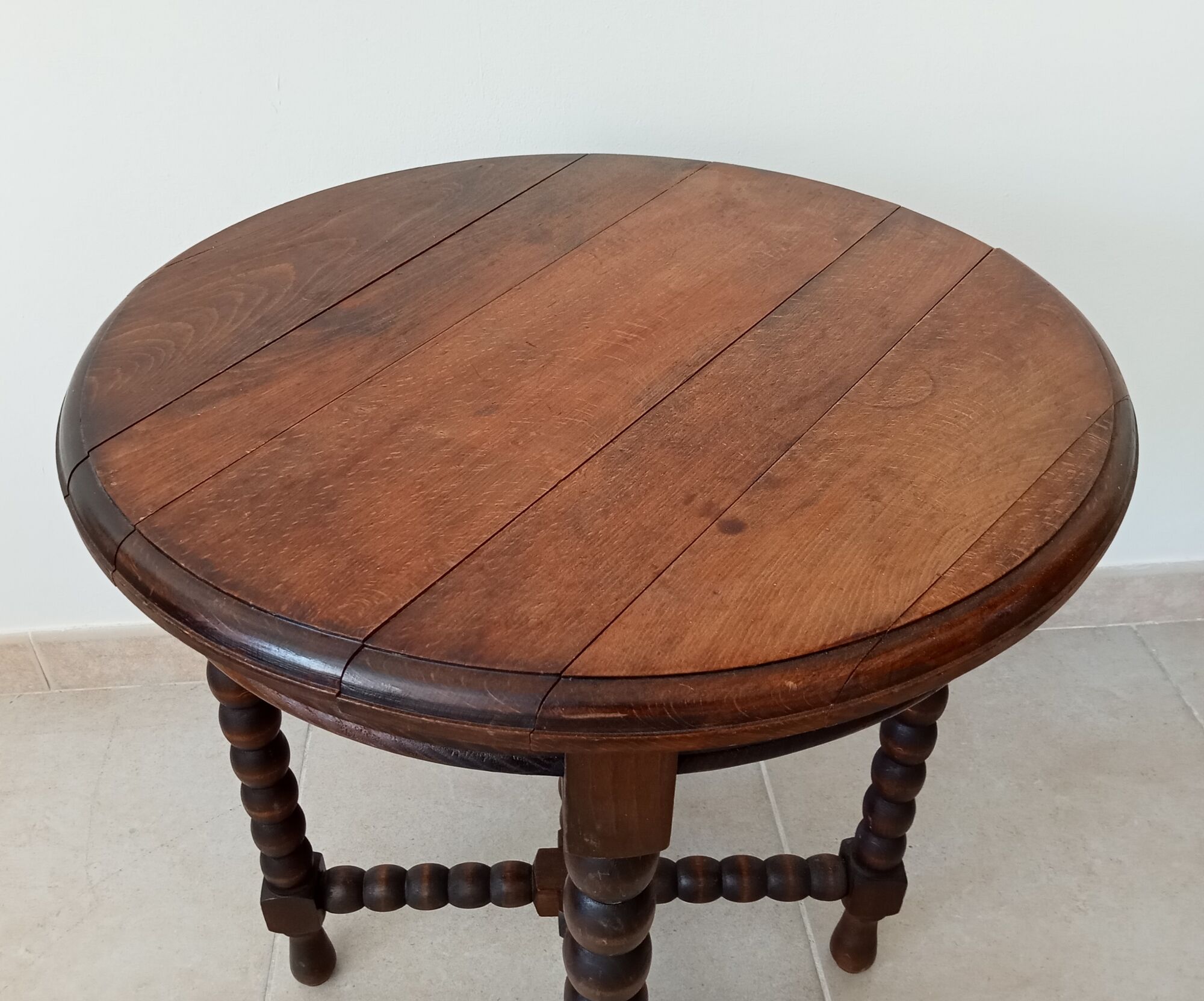 Side table from the 40s/50s in turned wood, Louis XIII style