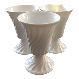 Lot de 3 coupes à café en porcelaine