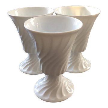 Lot de 3 coupes à café en porcelaine