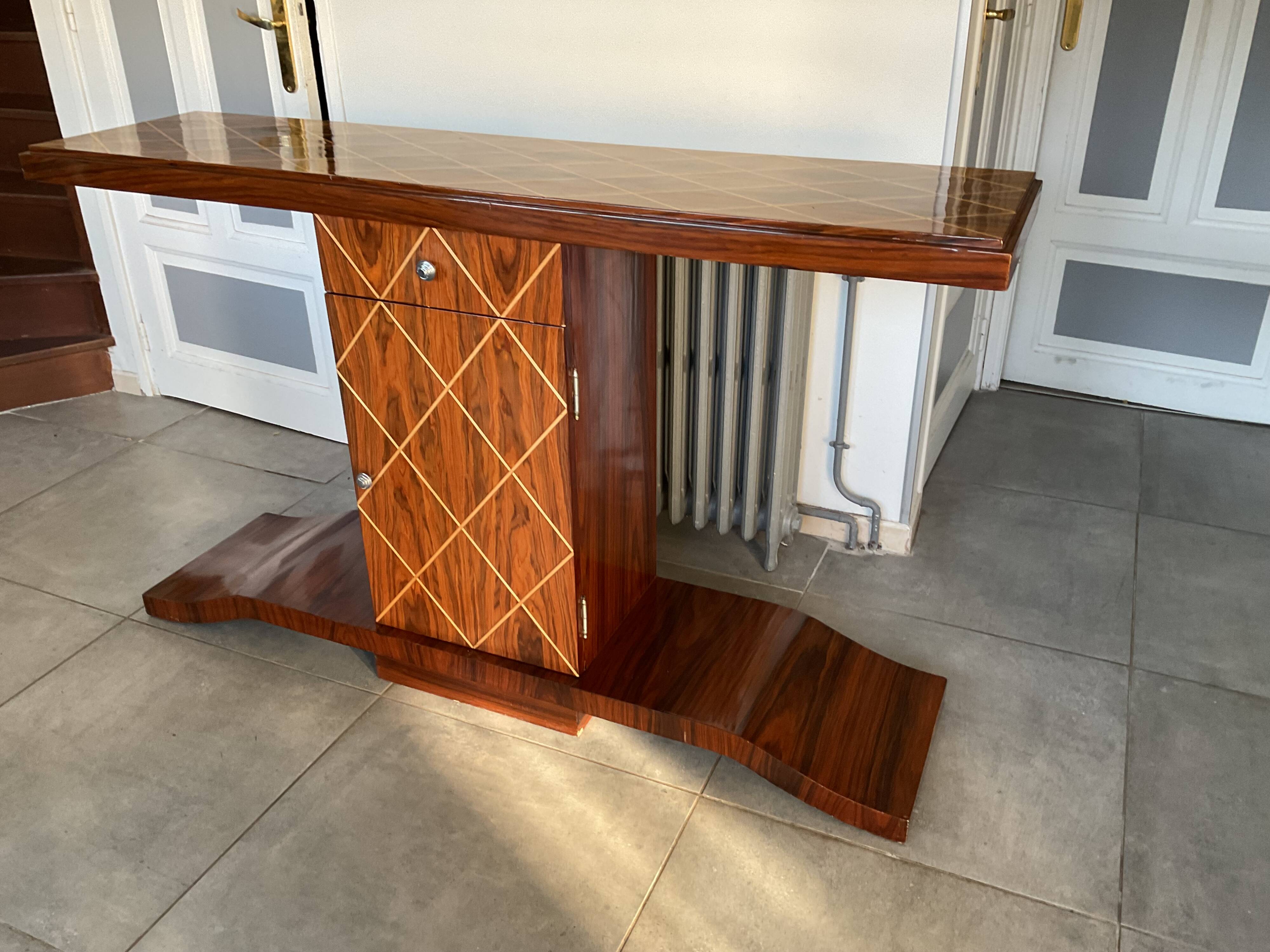 Art Deco console in excellent condition