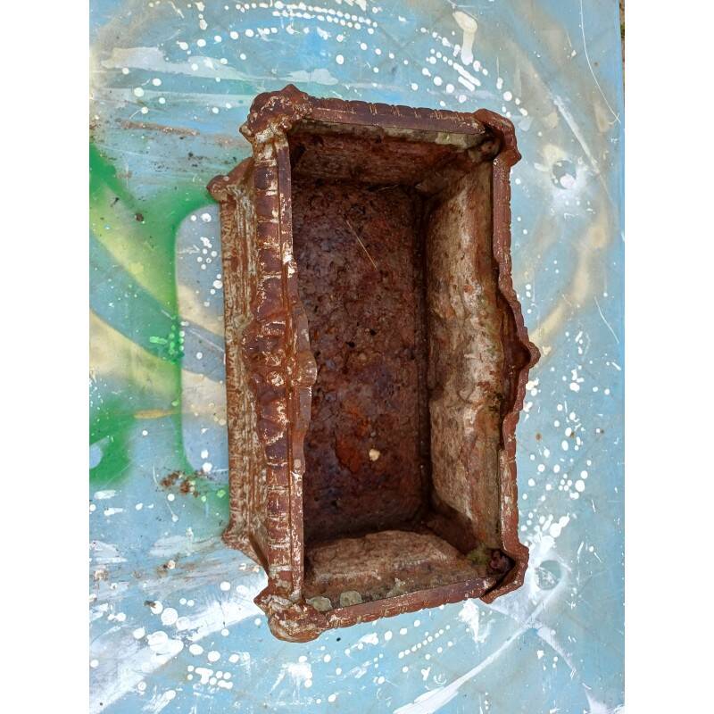 1 cast iron planter from 1900 from Charleville - Mézières