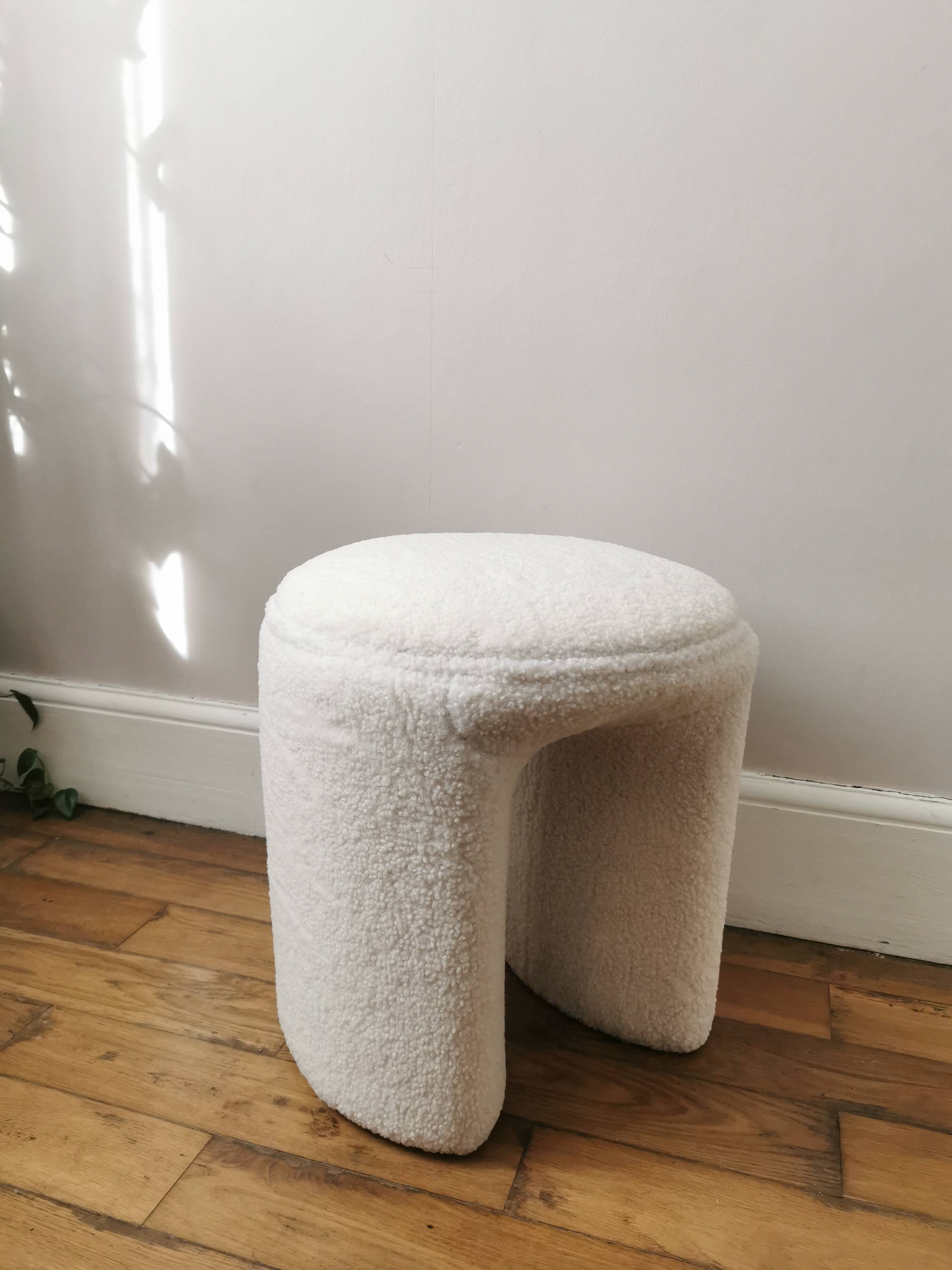 Léon stool in white boucle fabric