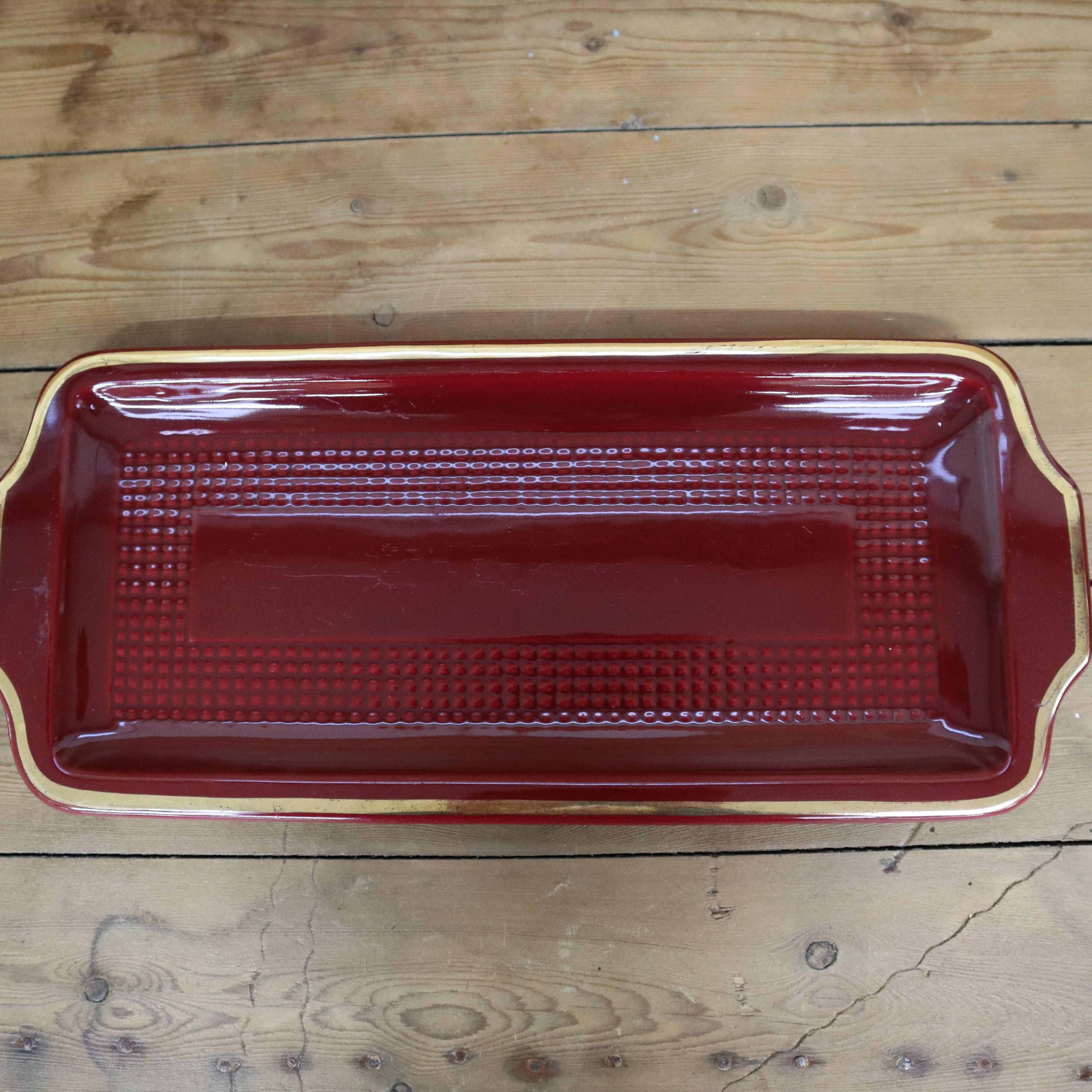 Saint Clément burgundy cake dish with gold trim