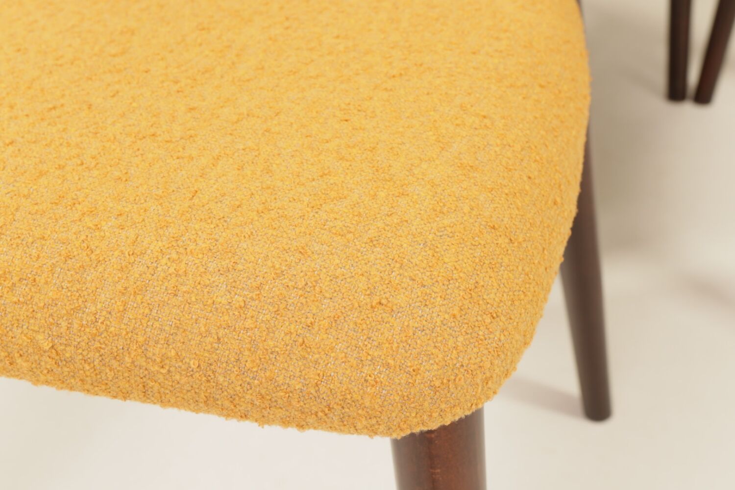 Scandinavian dining chairs set of 6 moutarde bouclé 