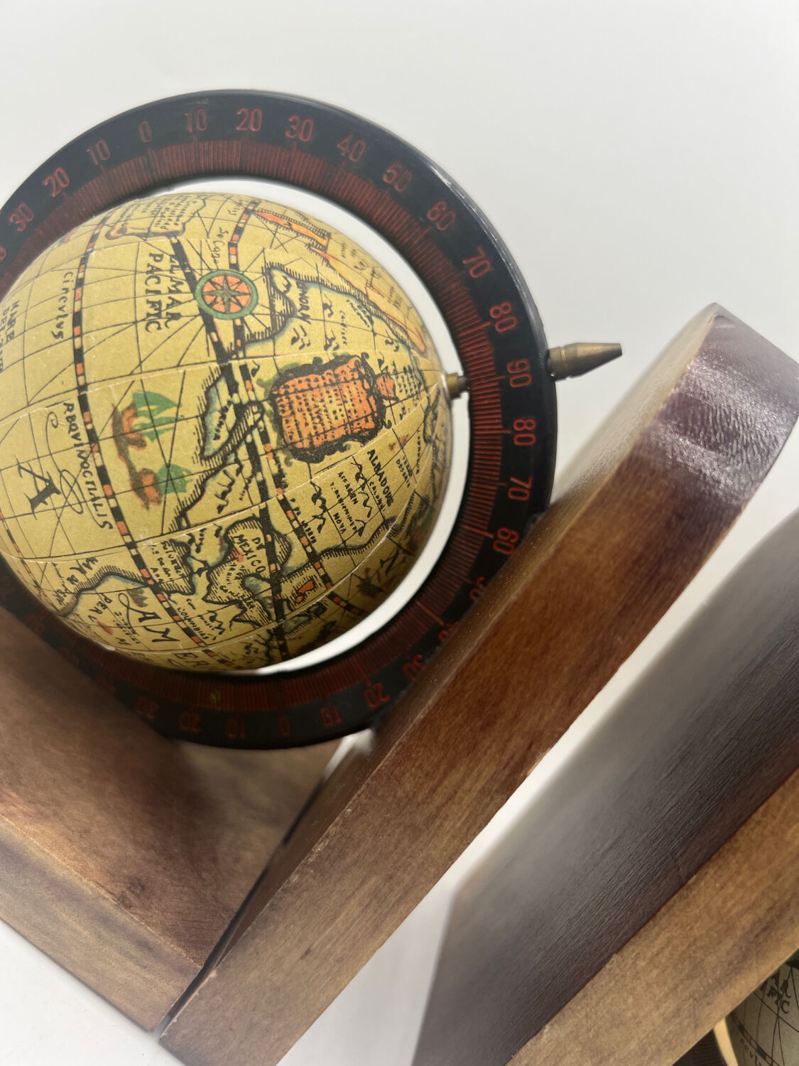 Bookends globe terrestrial