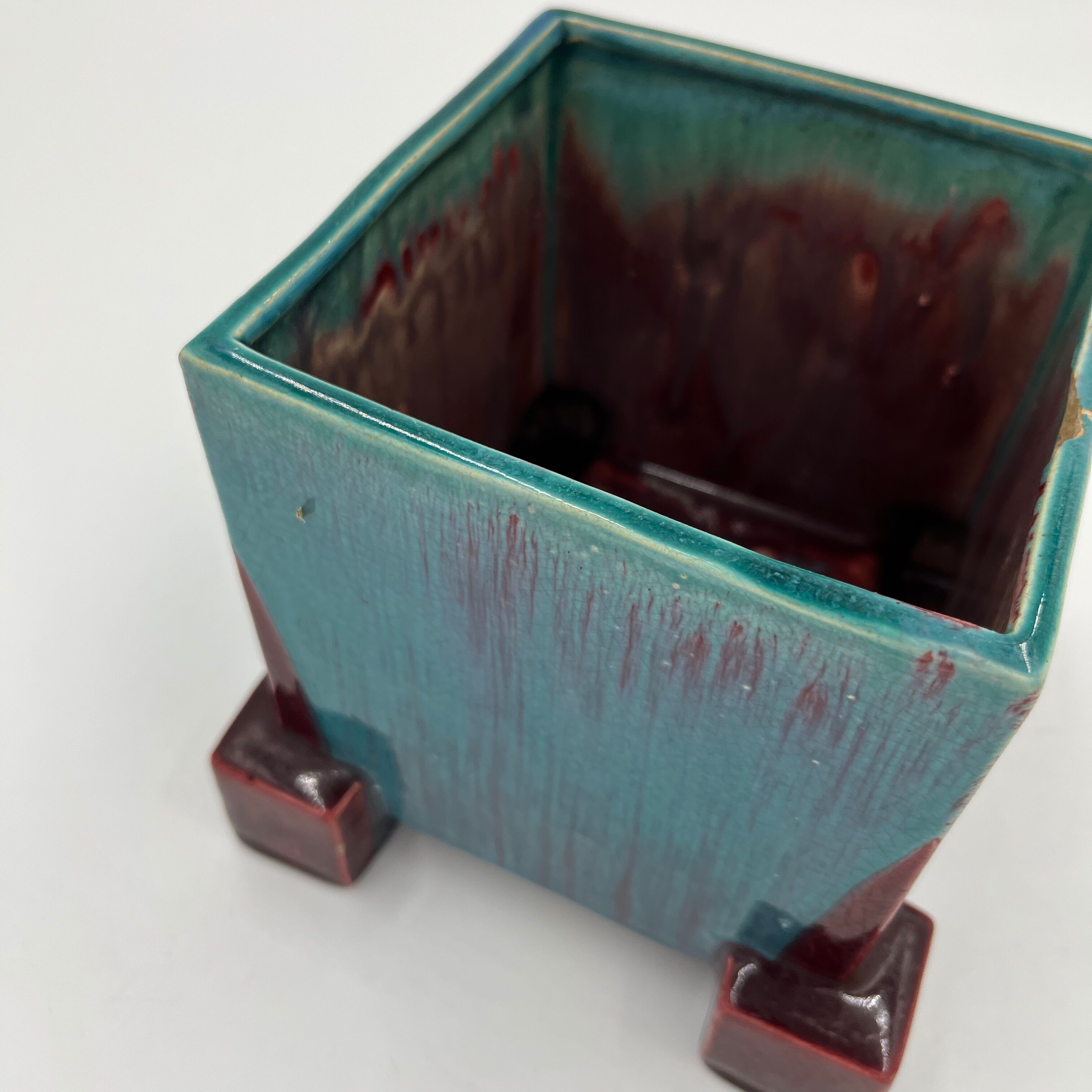 Square art deco pot cover of Thulin pottery