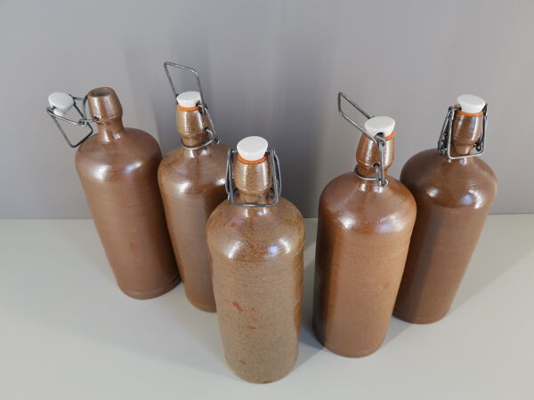 Lot de 5 bouteilles en grès de Bonny