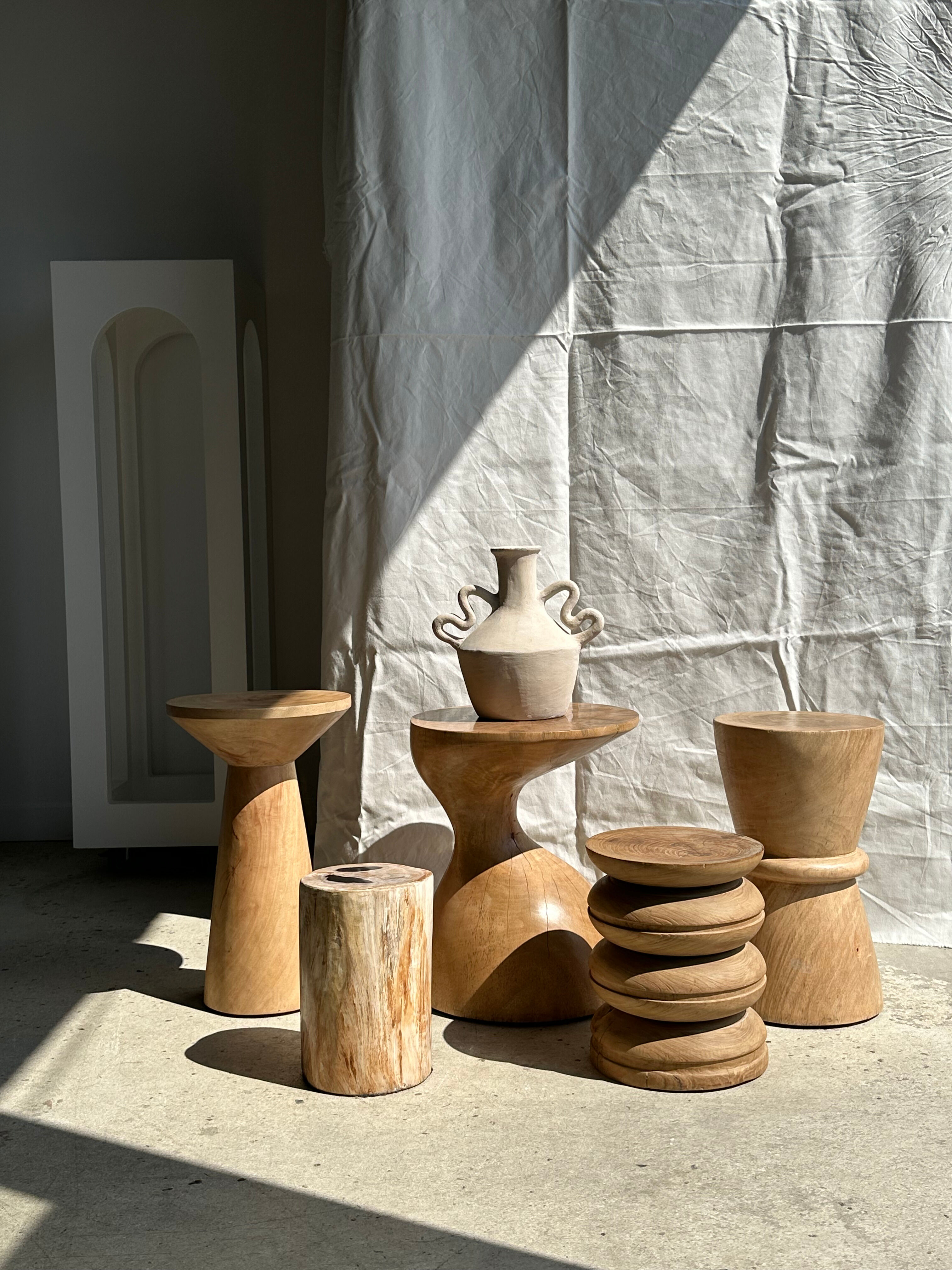 Side table, end of sofa in natural mango monoxyl conical tray H:50cm