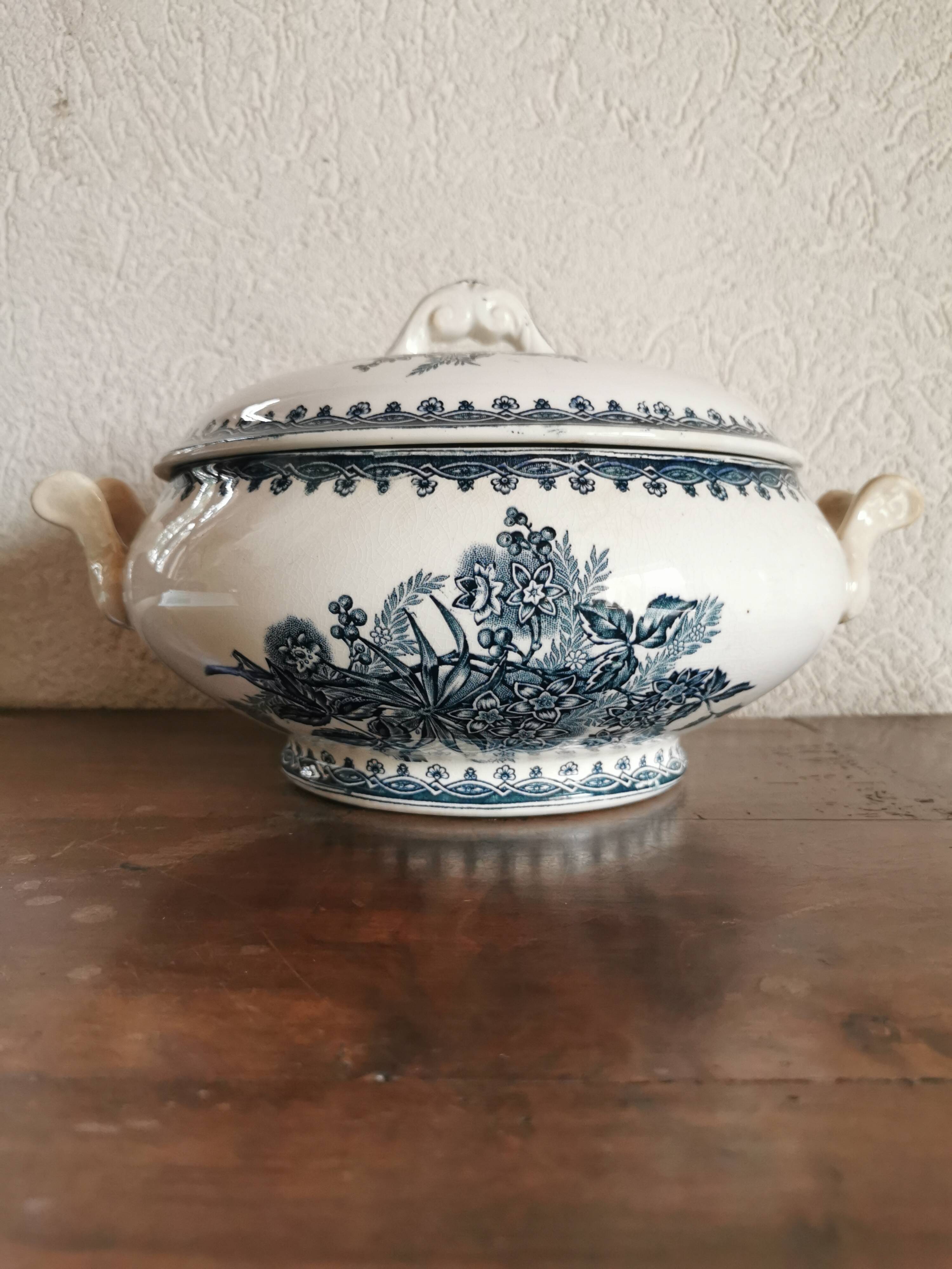 Old tureen Ste Amandinoise