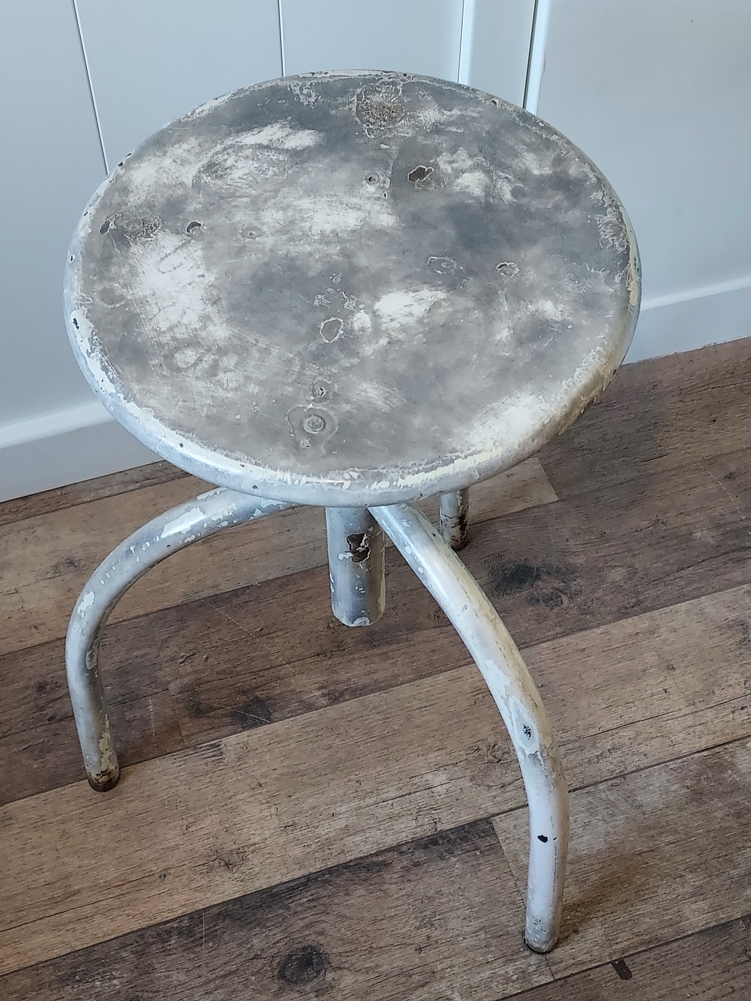 Industrial screw stool