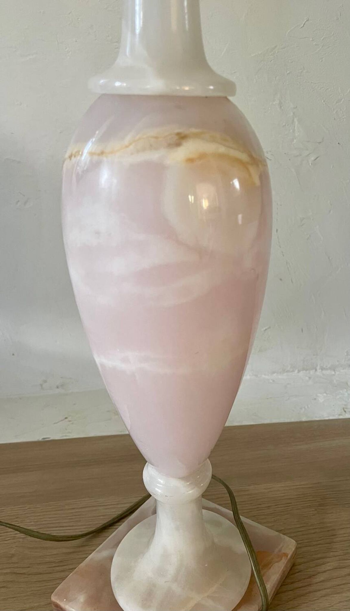 Pied de lampe en onyx rose et blanc